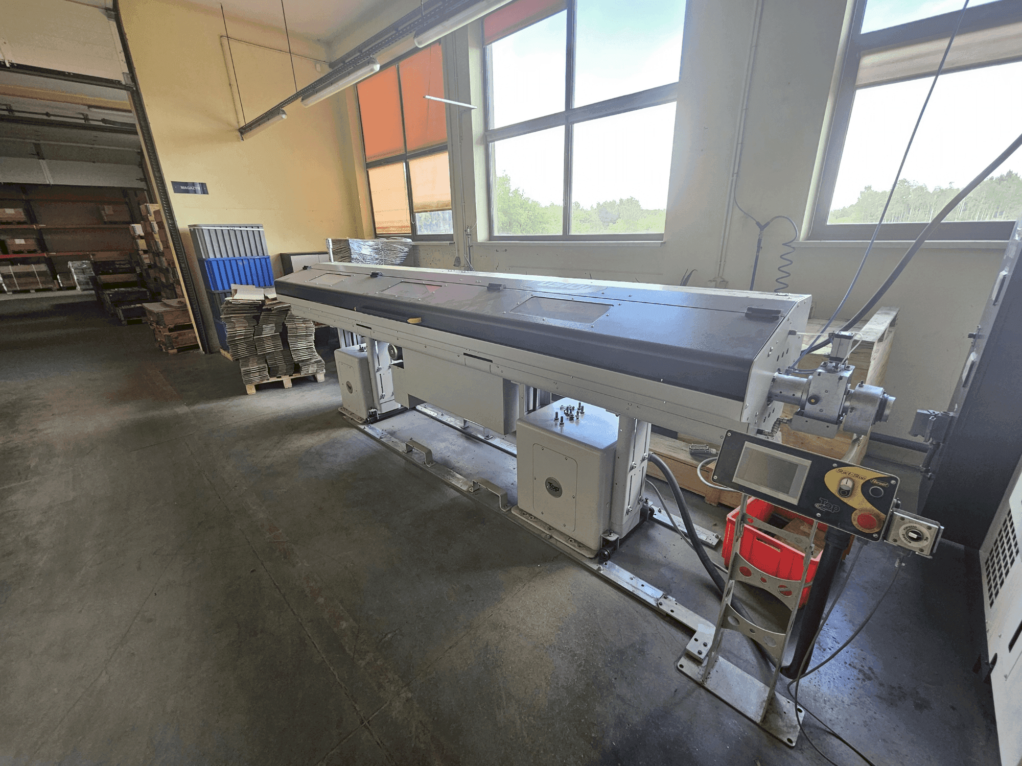 Frontansicht der TOP Automazioni FUSION 352 SX Maschine