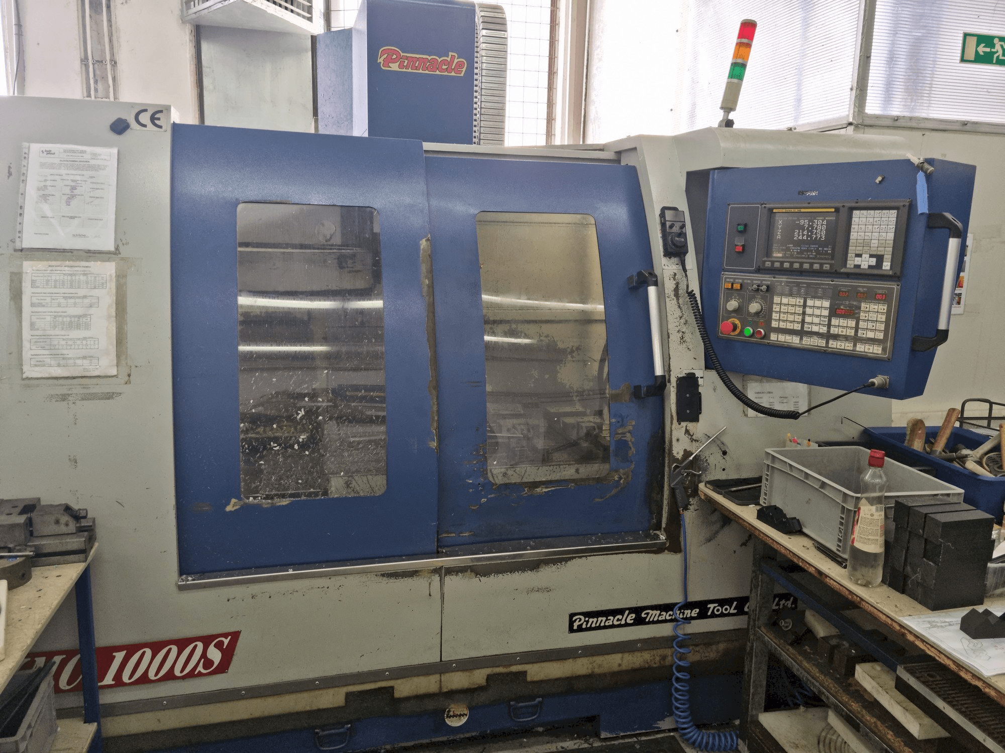 Frontansicht der Pinnacle VMC1000S Maschine