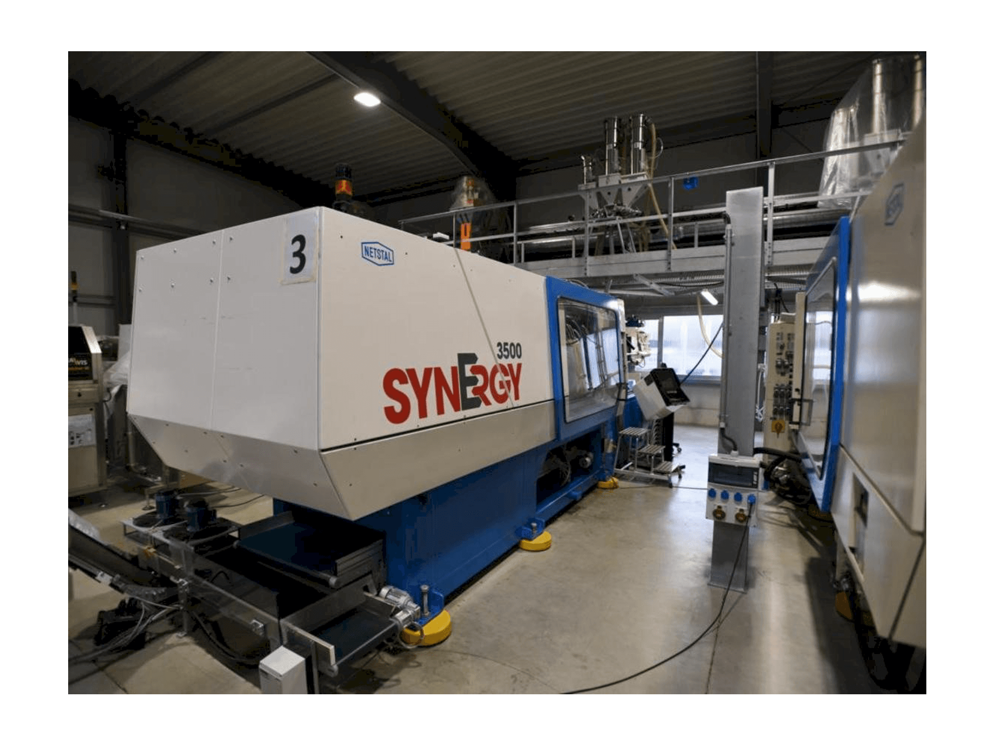 Frontansicht der Netstal SynErgy 3500-2150 Maschine