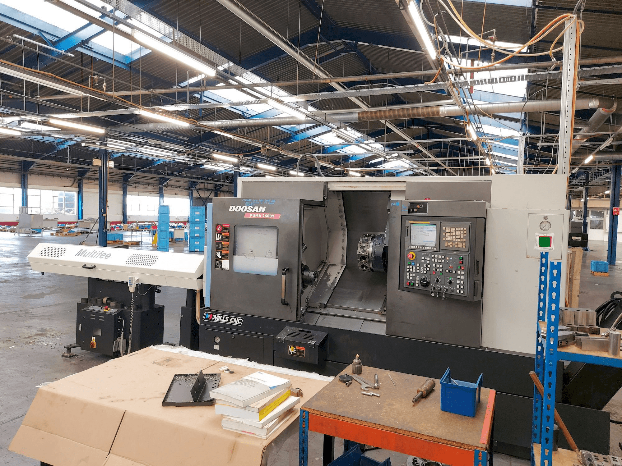 Frontansicht der Doosan Puma 2600Y Maschine