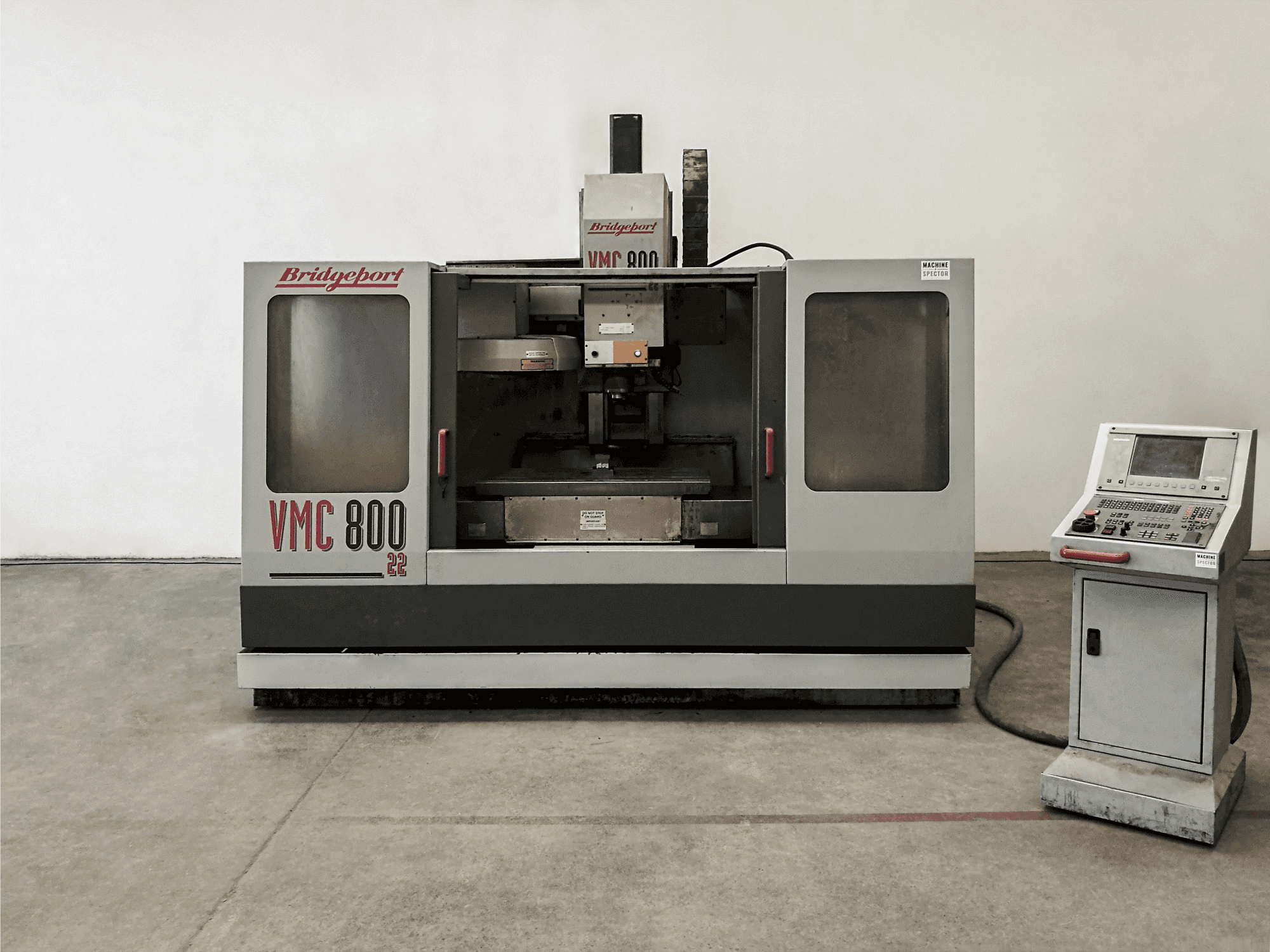 Frontansicht der Bridgeport VMC 800.22 Maschine