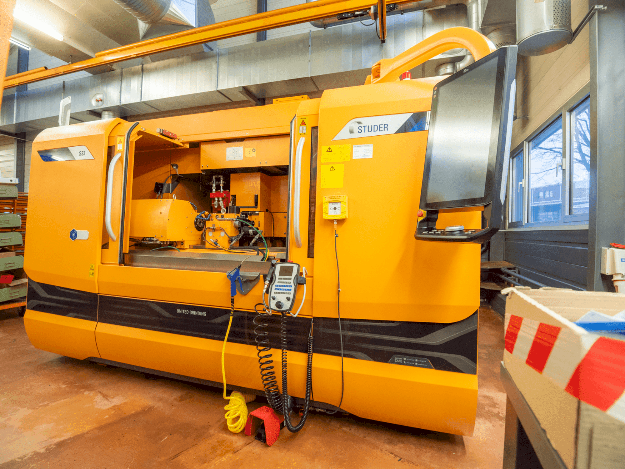Frontansicht der STUDER S33 Maschine