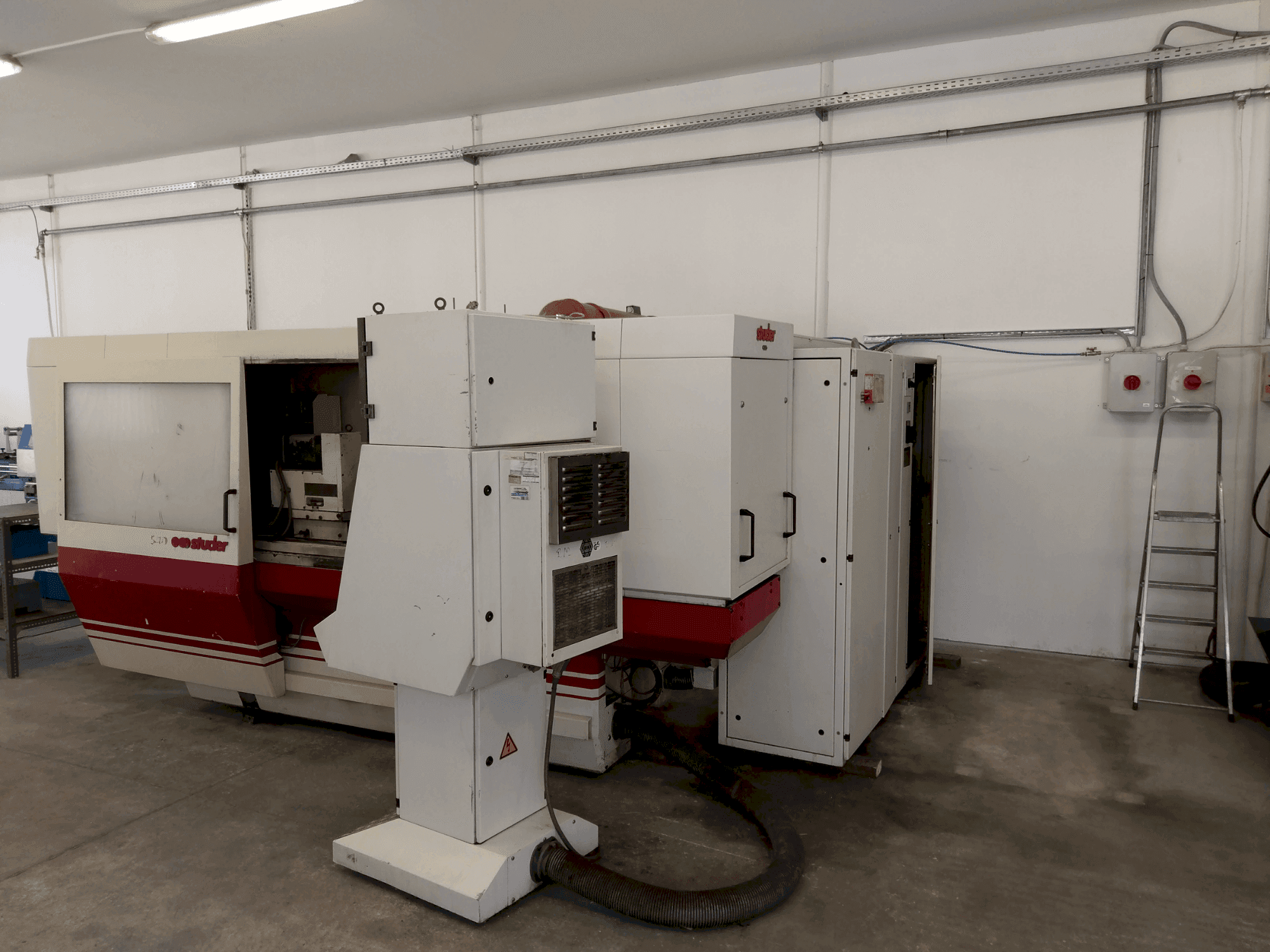 Frontansicht der STUDER S40 Maschine