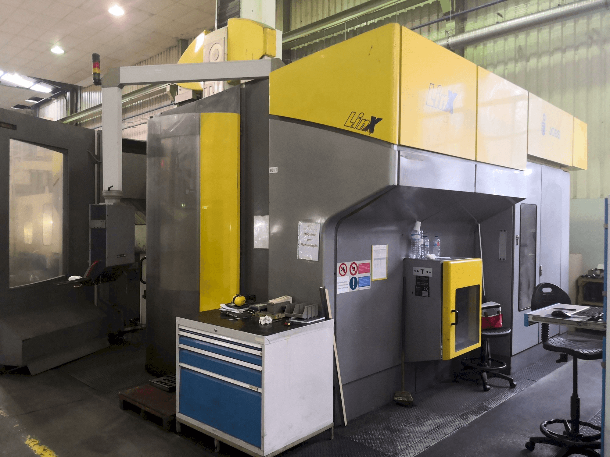 Frontansicht der JOBS Linx blitz HSK A Maschine