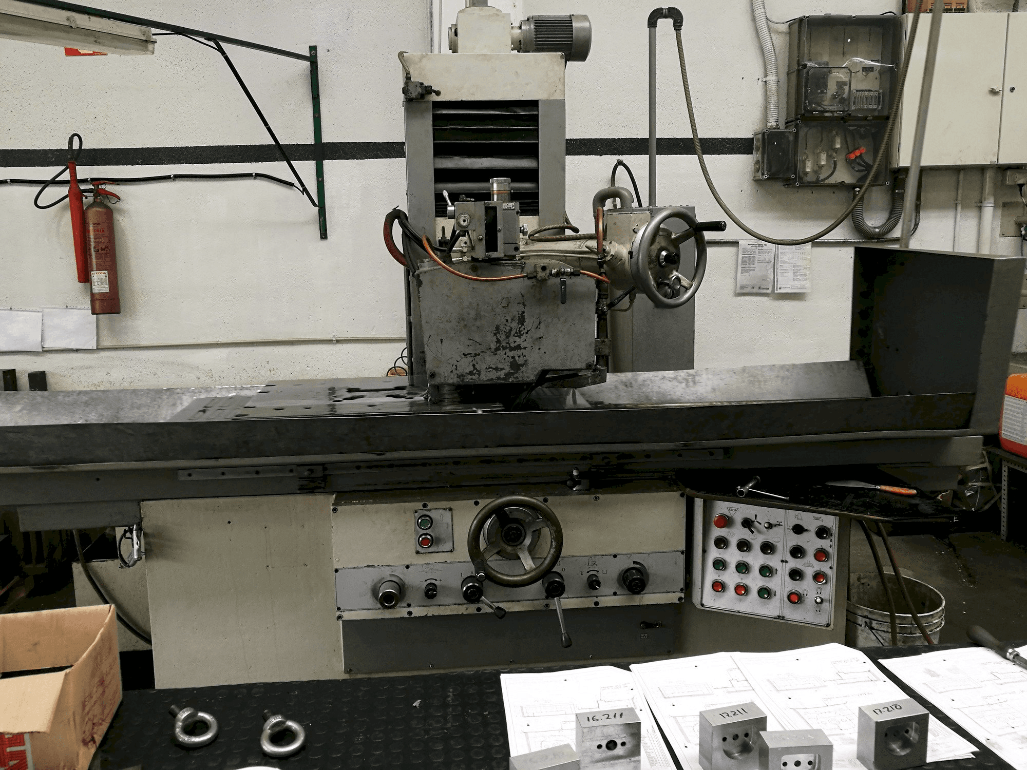 Frontansicht der Hidro-Precis RSPA-1200 Maschine