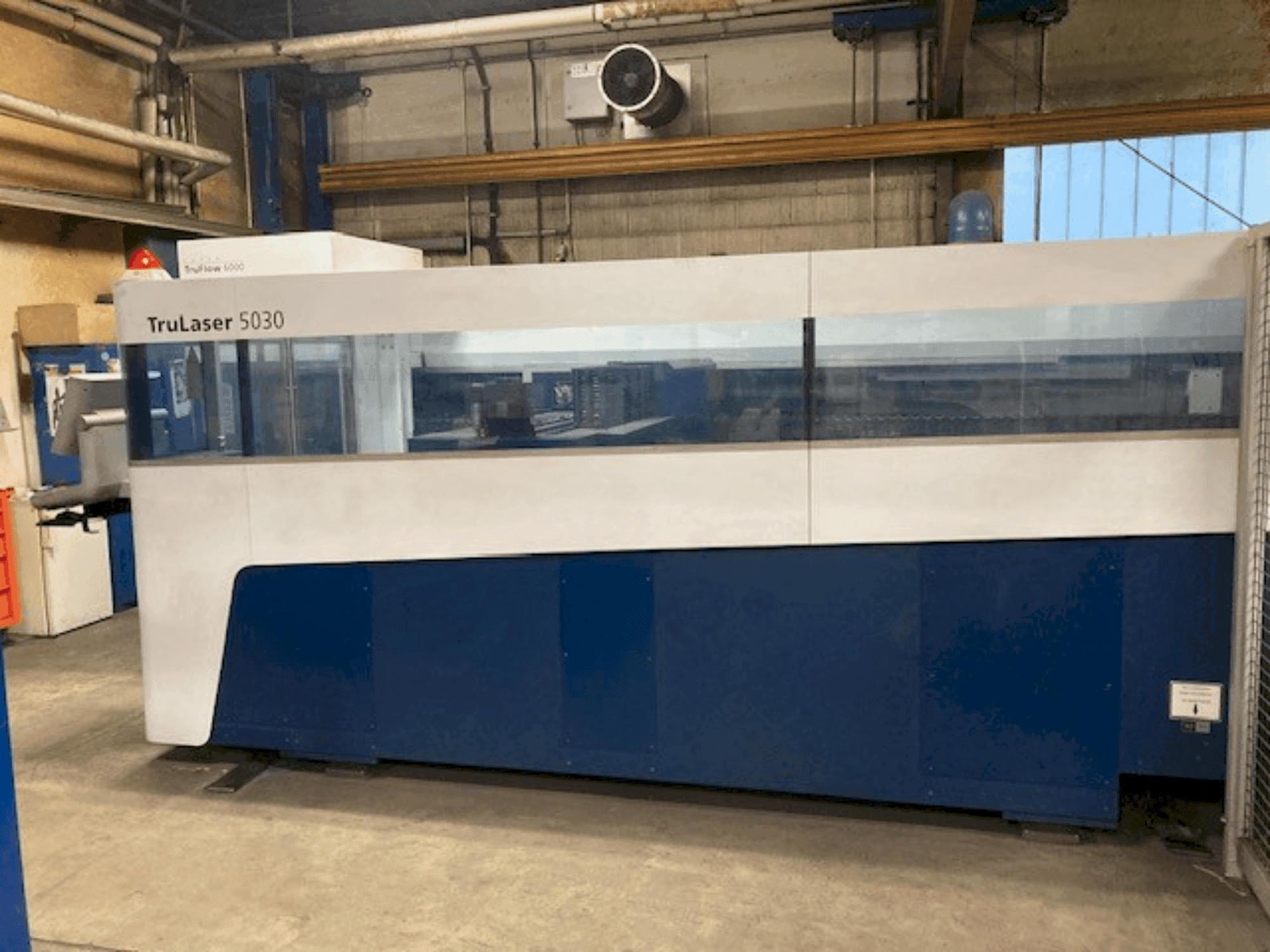 Frontansicht der TRUMPF TruLaser 5030 (L52) Maschine