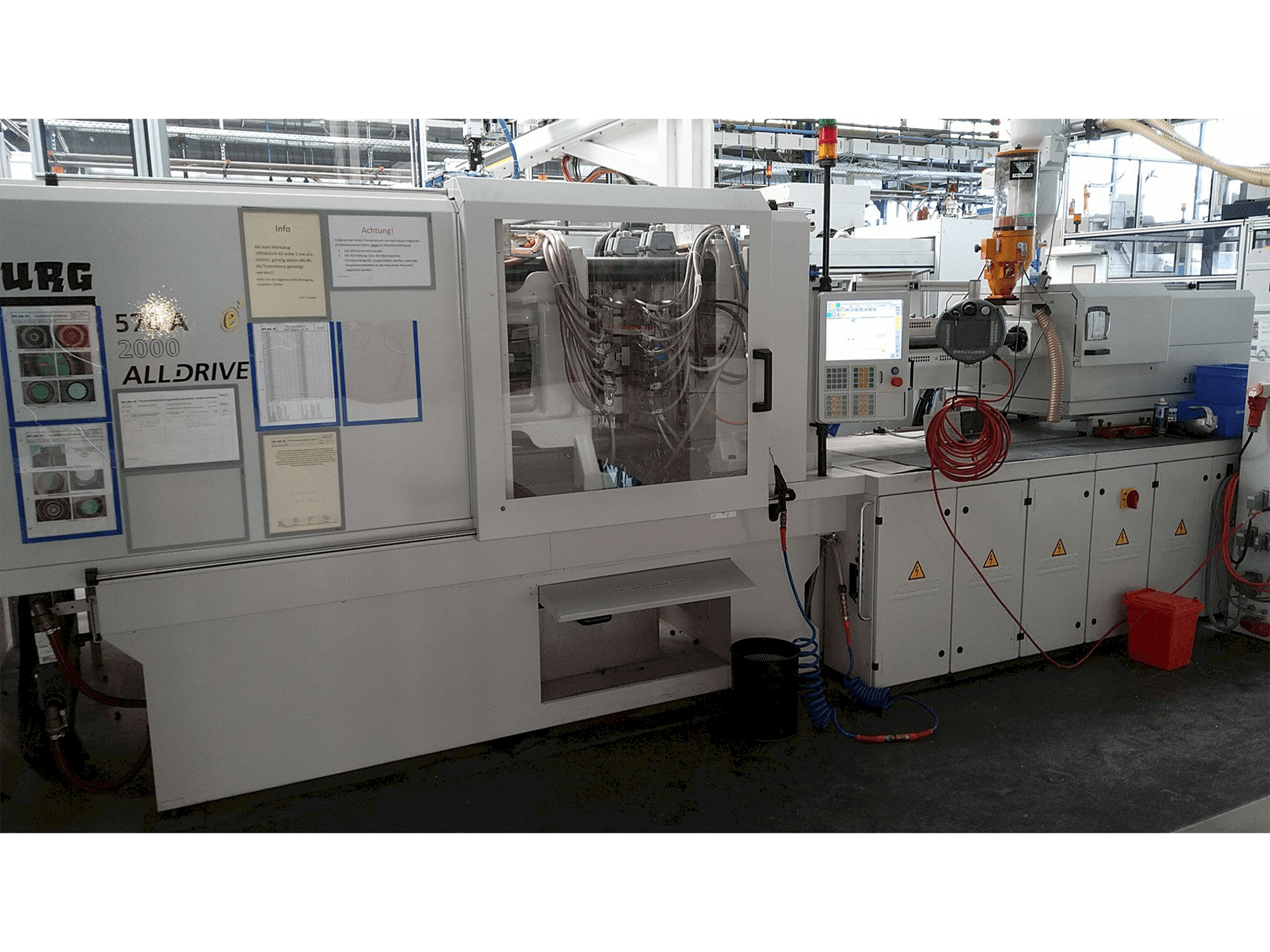 Frontansicht der Arburg Allrounder 570 A 2000-800 ALLDRIVE Maschine