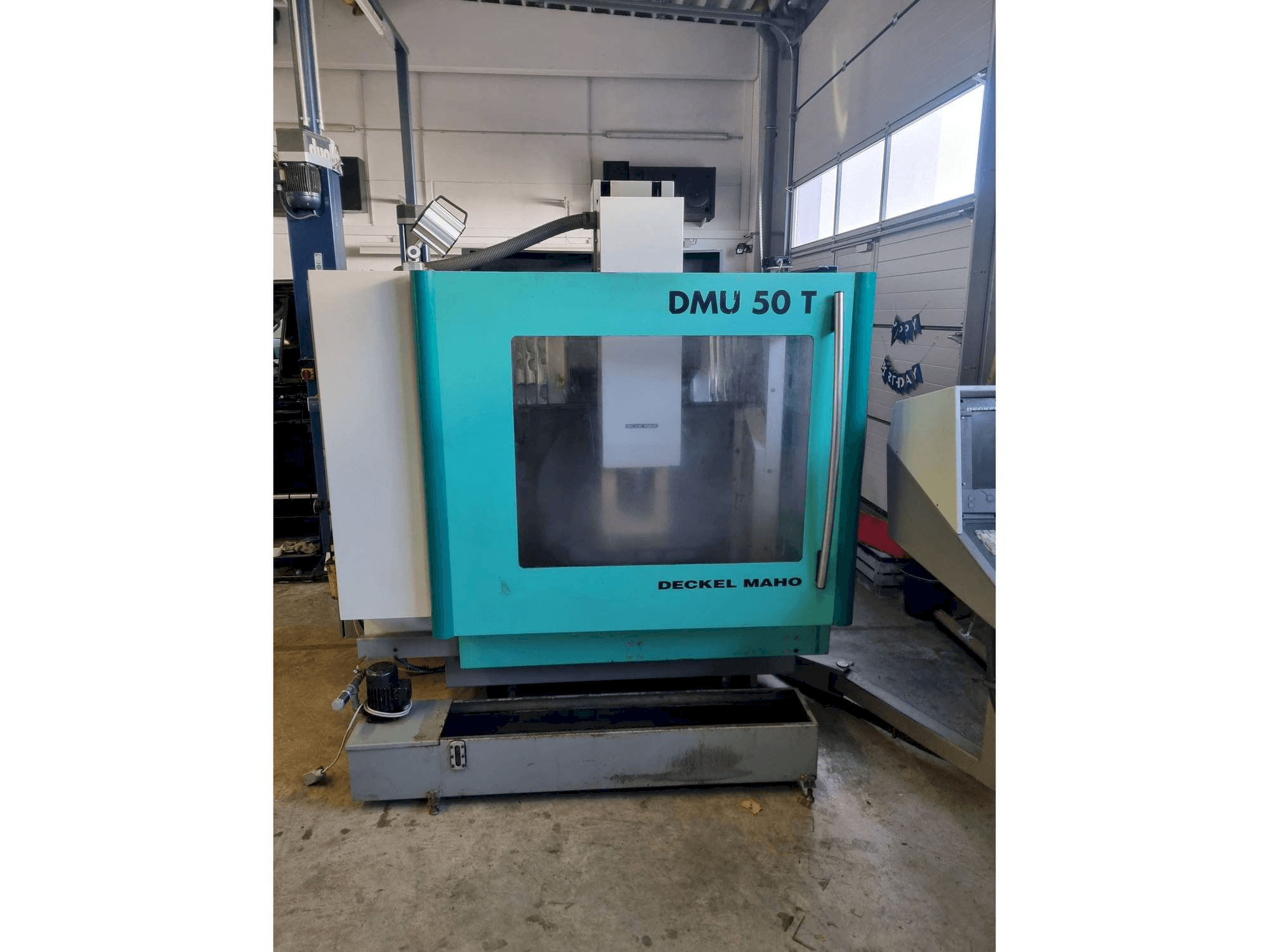 Frontansicht der DECKEL MAHO DMU 50 T Maschine