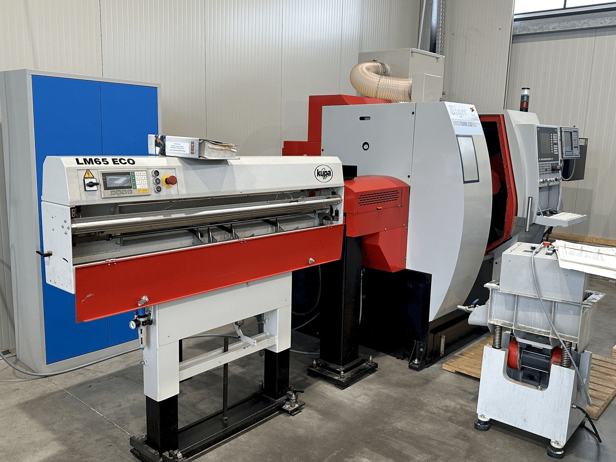 Frontansicht der EMCO Turn 332 MC Maschine