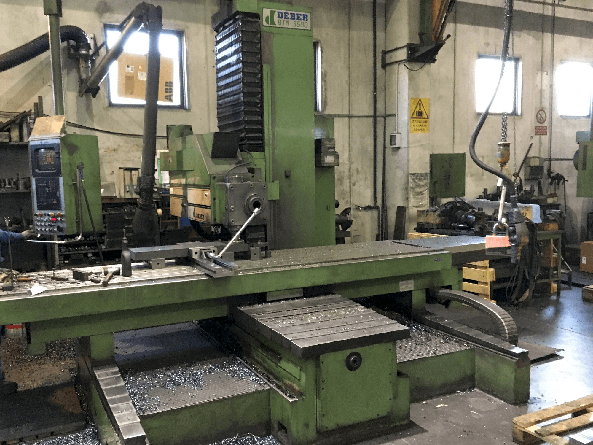 Frontansicht der DEBER BMT 3500 Maschine