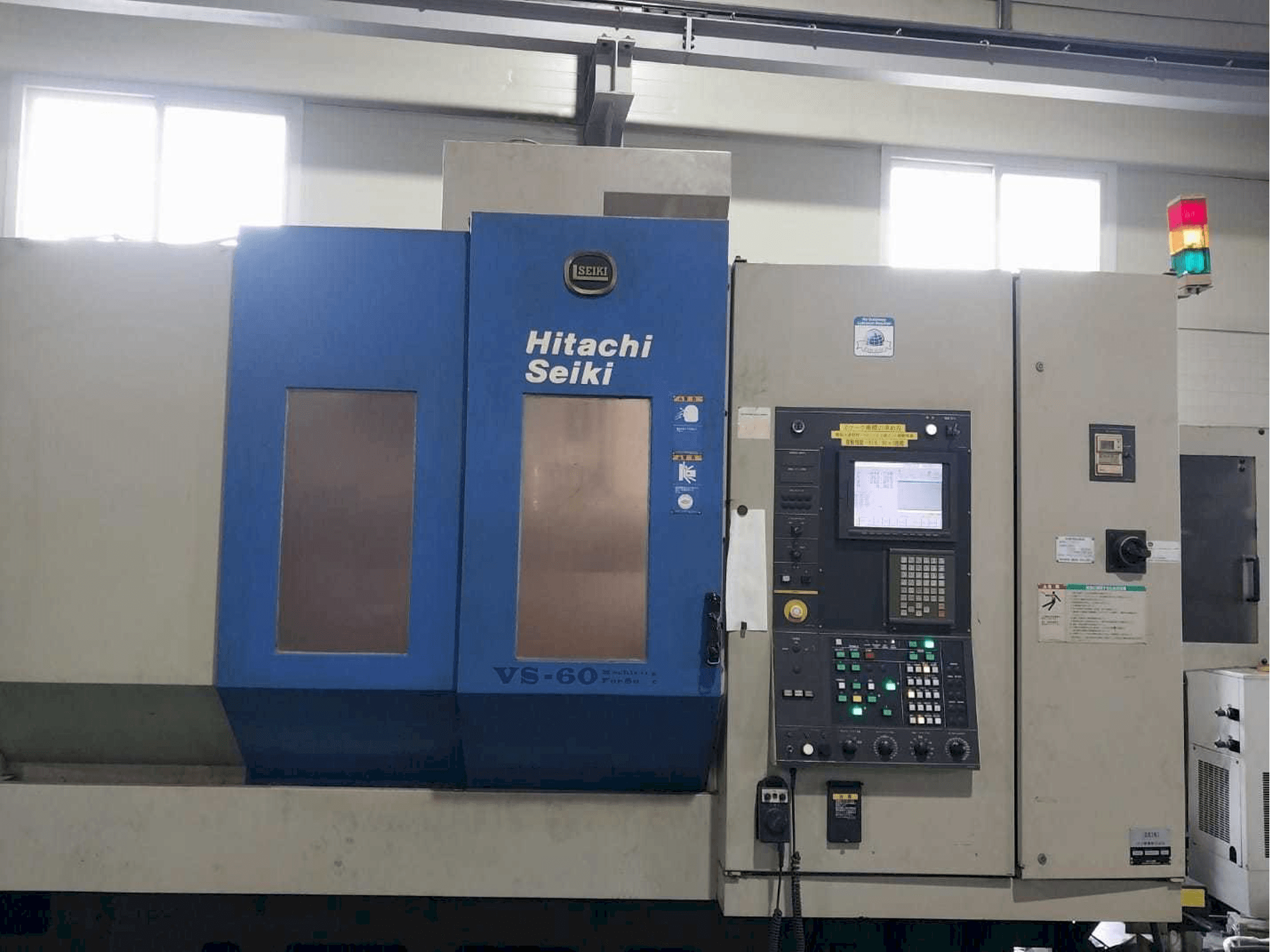 Frontansicht der HITACHI SEIKI VS60 Maschine