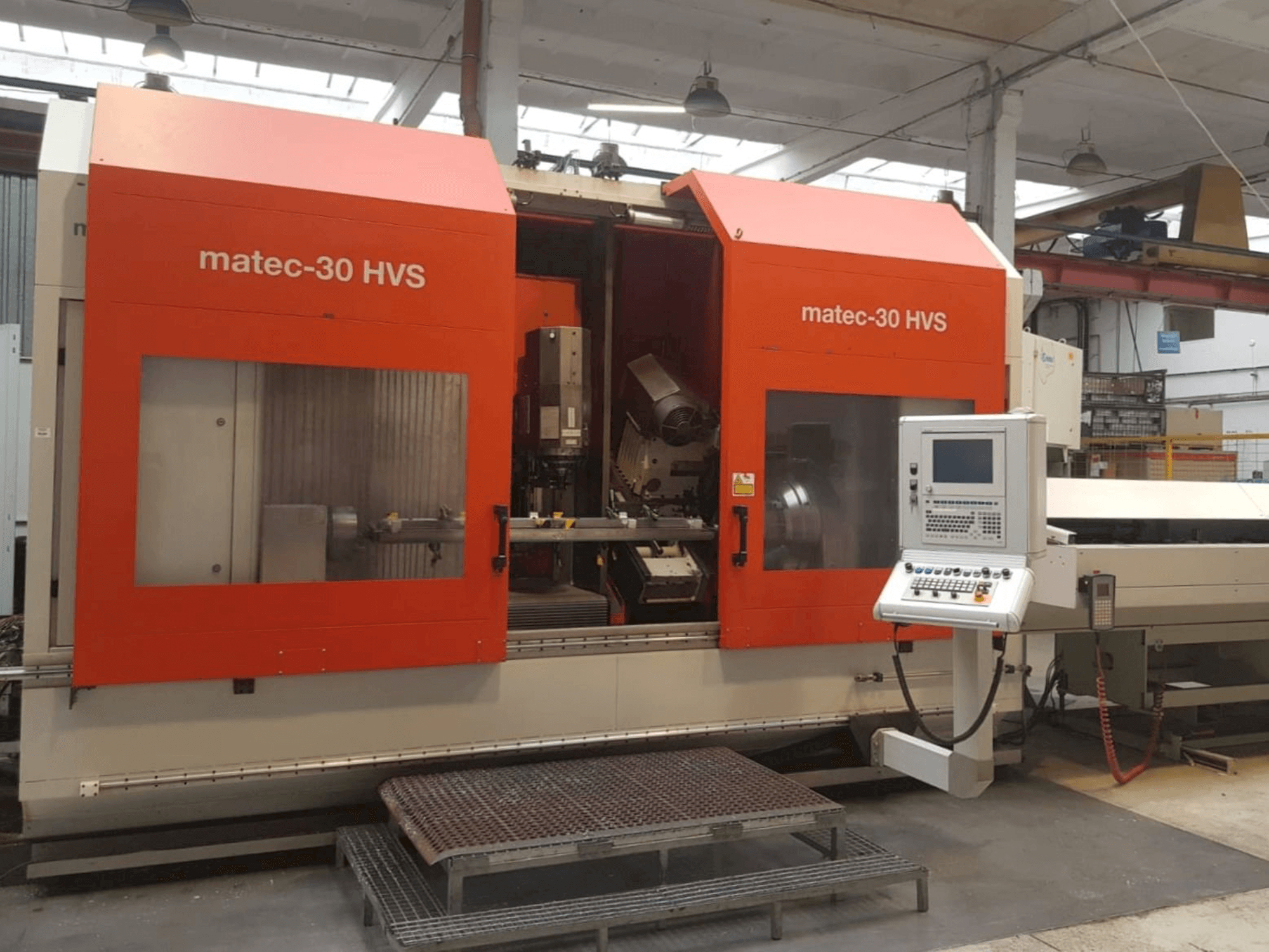 Frontansicht der Matec 30 HVS Maschine