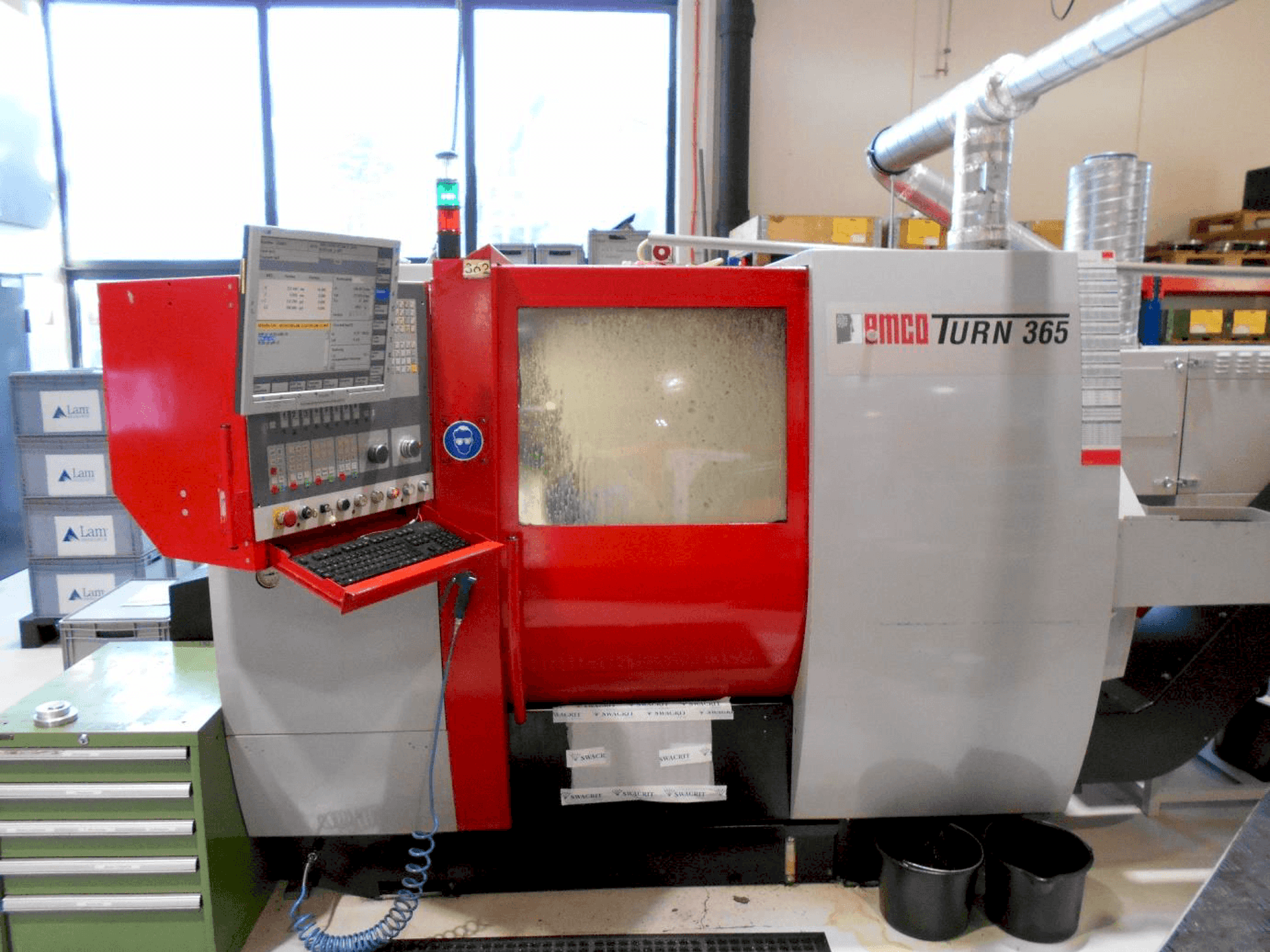 Frontansicht der EMCO Turm 365 Maschine