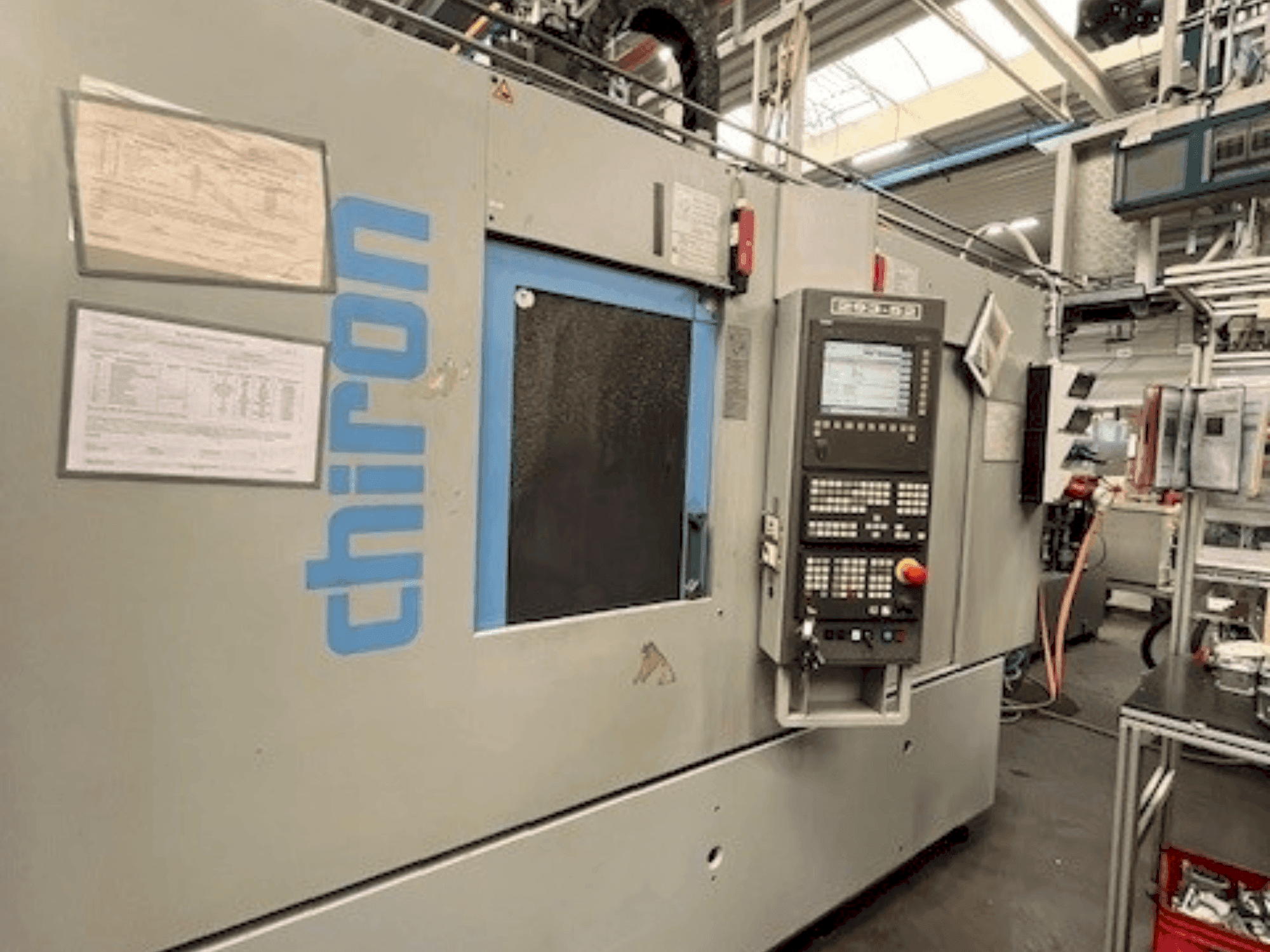 Frontansicht der CHIRON DZ15KWM HS Maschine