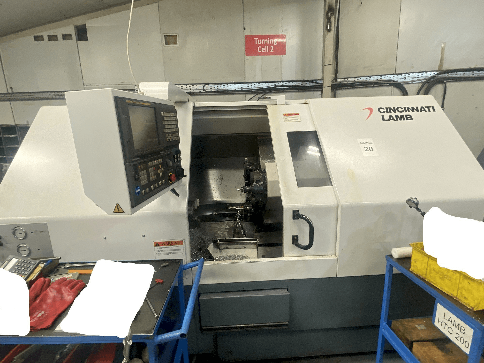 Frontansicht der Cincinnati HTC 200 Maschine