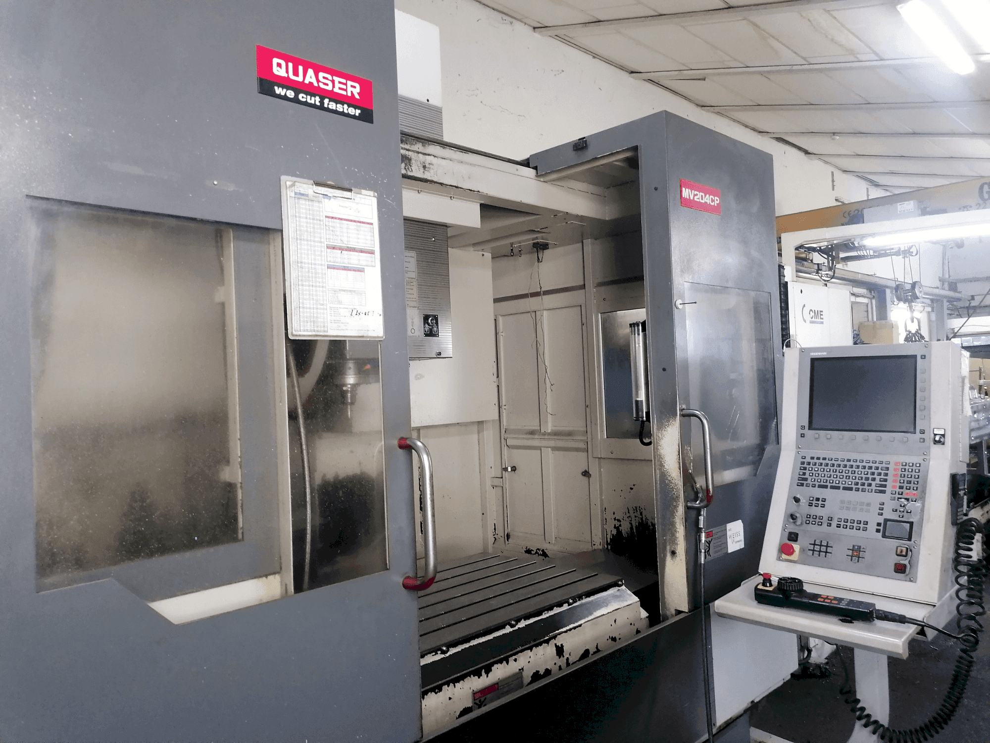 Frontansicht der Quaser MV 204 CP Maschine