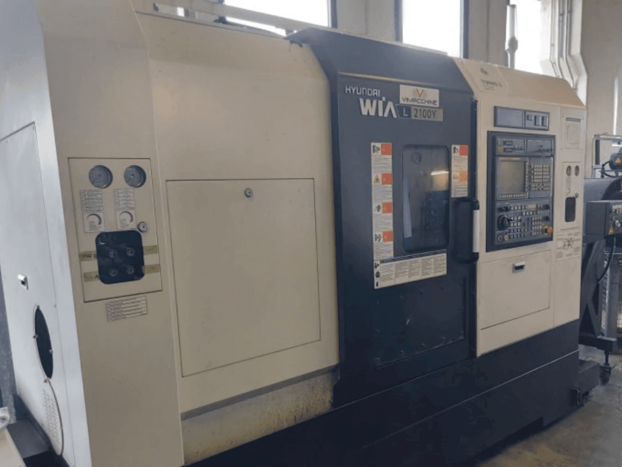 Frontansicht der Hyundai Wia L2100Y Maschine