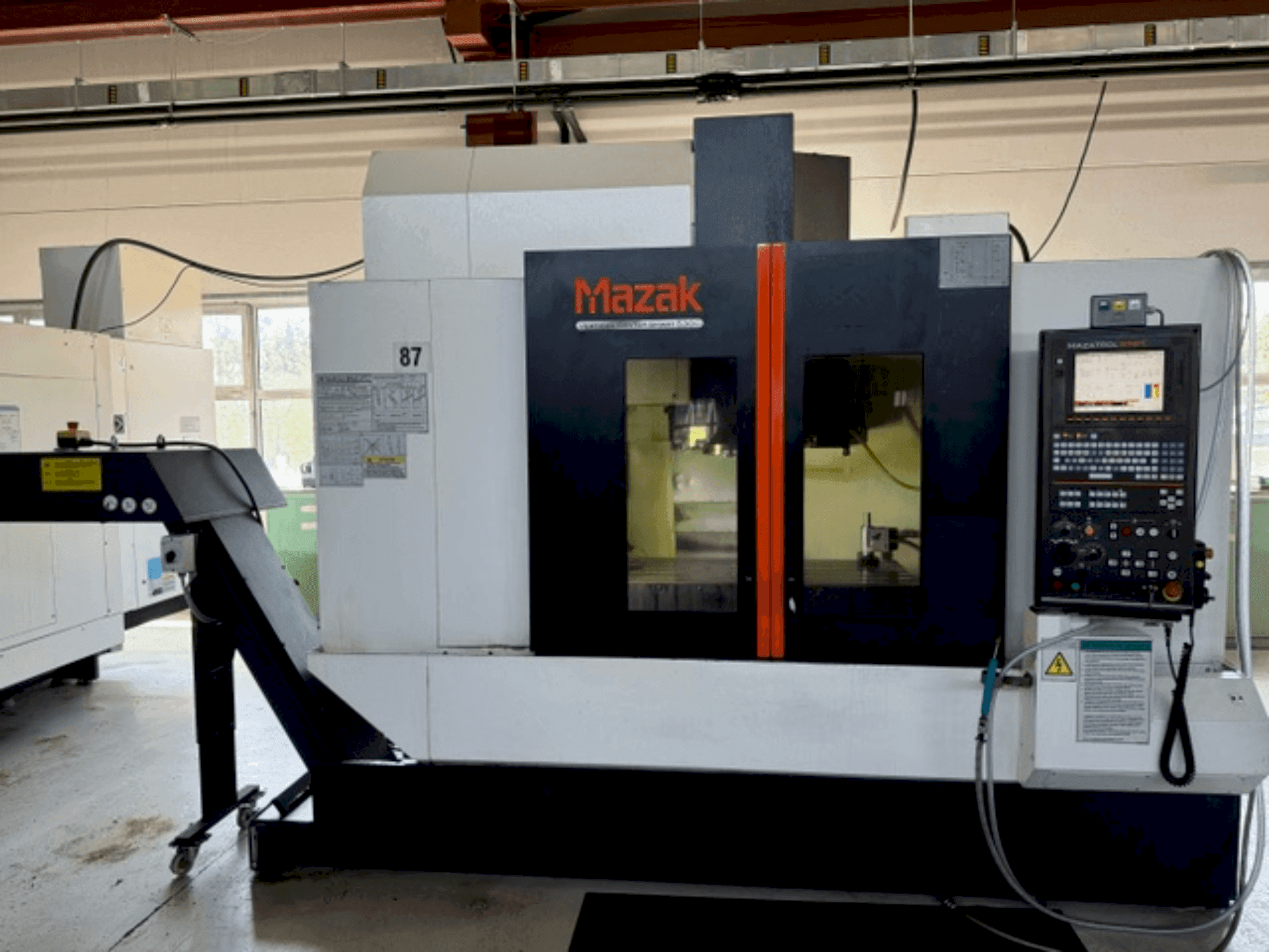 Frontansicht der Mazak VCS530C Maschine
