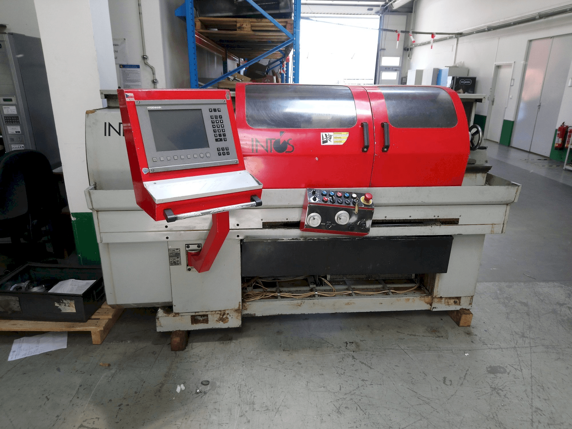 Frontansicht der INTOS E-160 Maschine