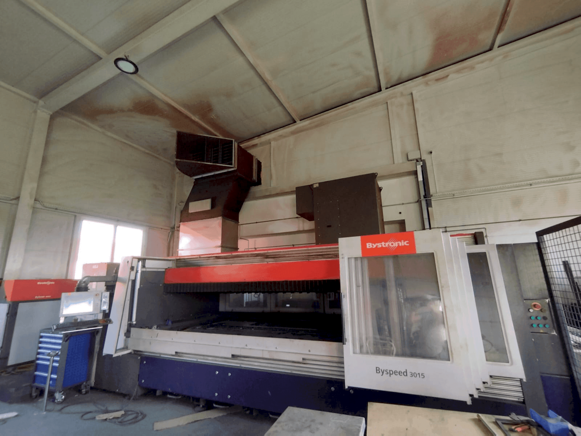 Frontansicht der Bystronic BySpeed 3015 Maschine