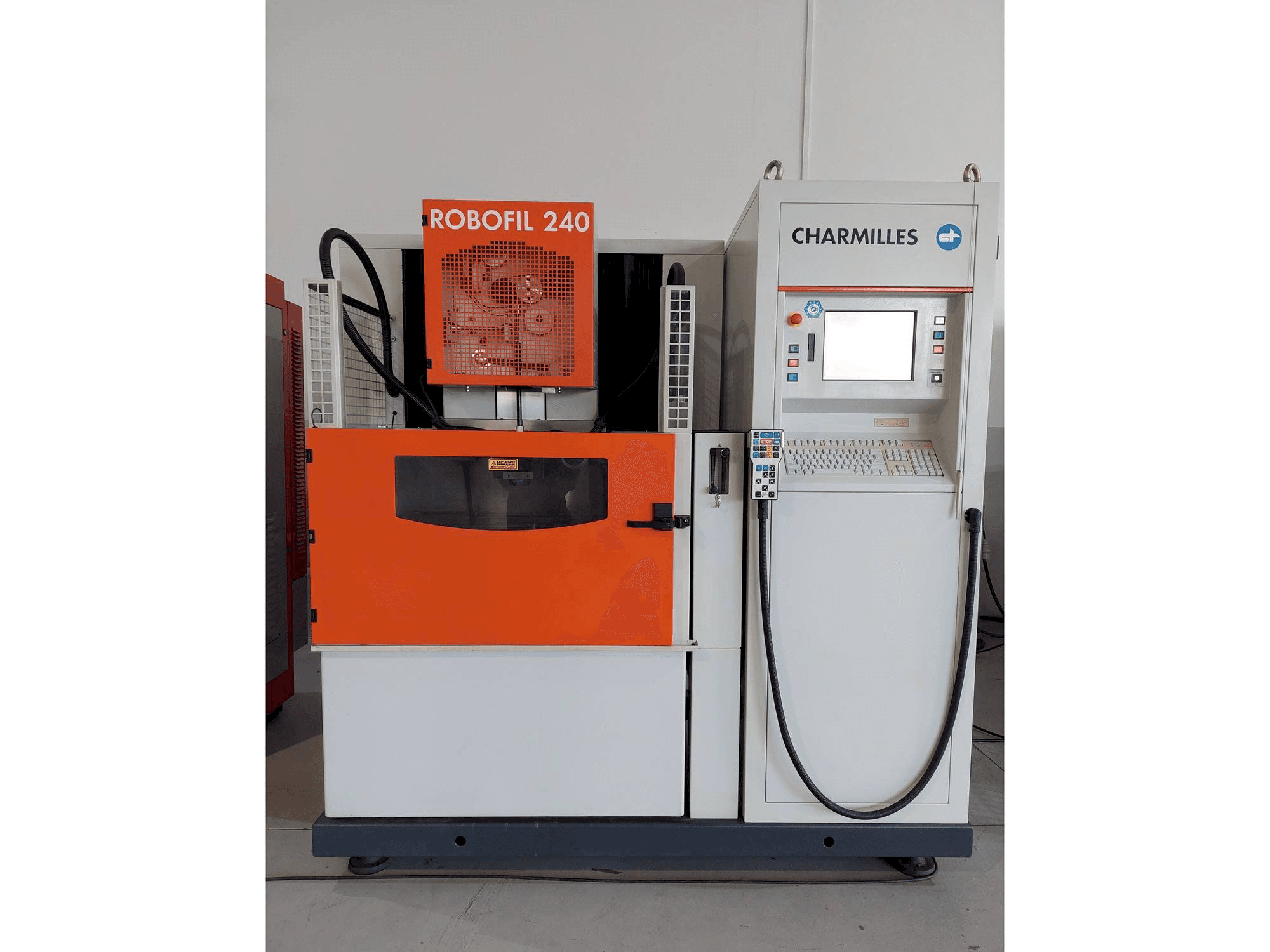 Frontansicht der CHARMILLES ROBOFIL 240 Maschine