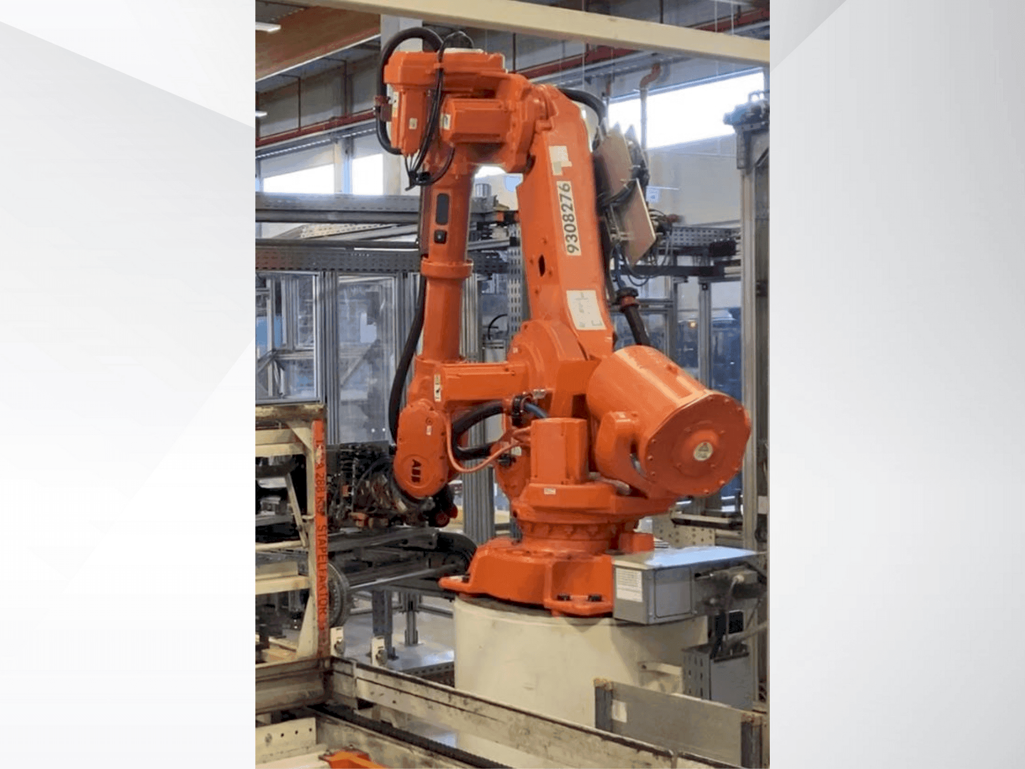 Frontansicht der ABB IRB 6640-130/320 Maschine