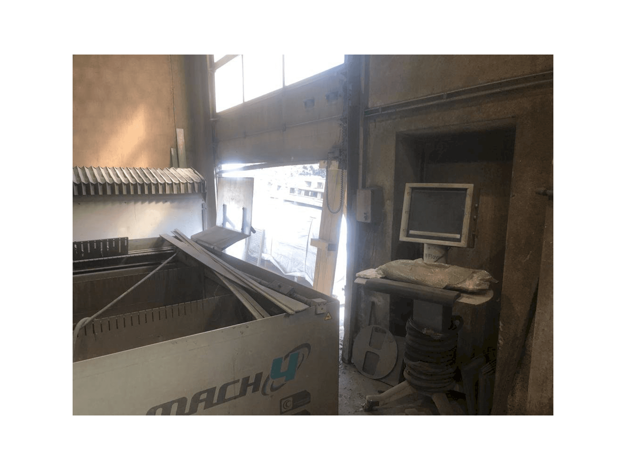 Linke Seitenansicht der Flow Mach 4 3D Maschine