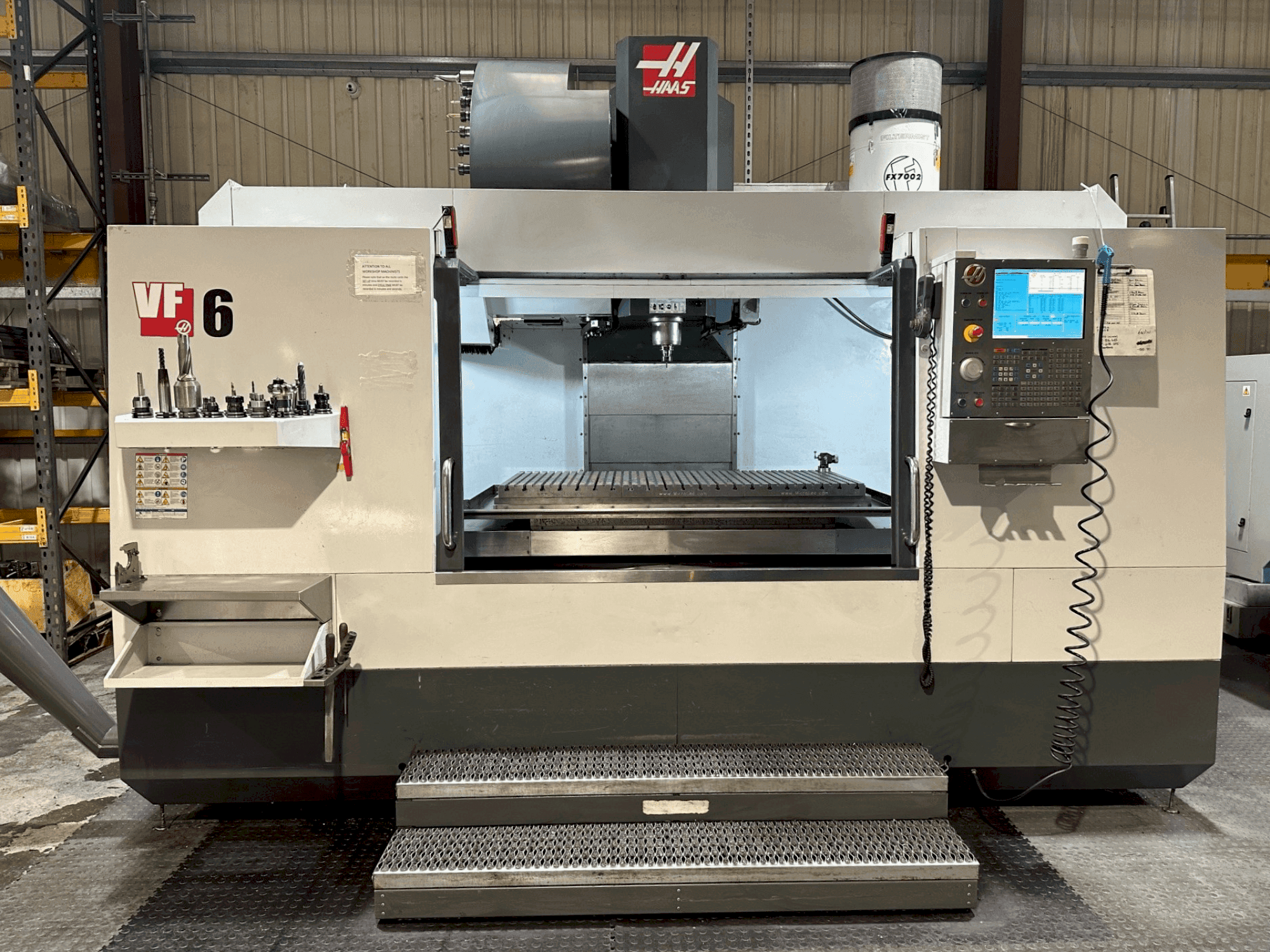 Frontansicht der HAAS VF-6/40 Maschine