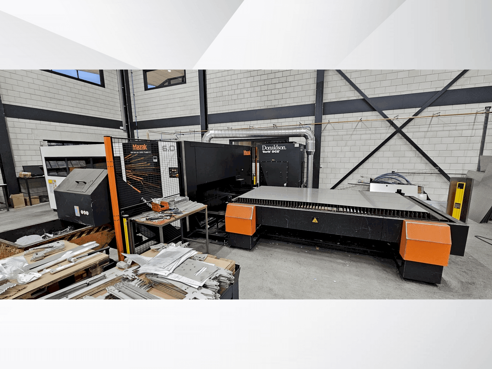 Frontansicht der Mazak Optiplex 3015 Fiber III 6,0kW Maschine