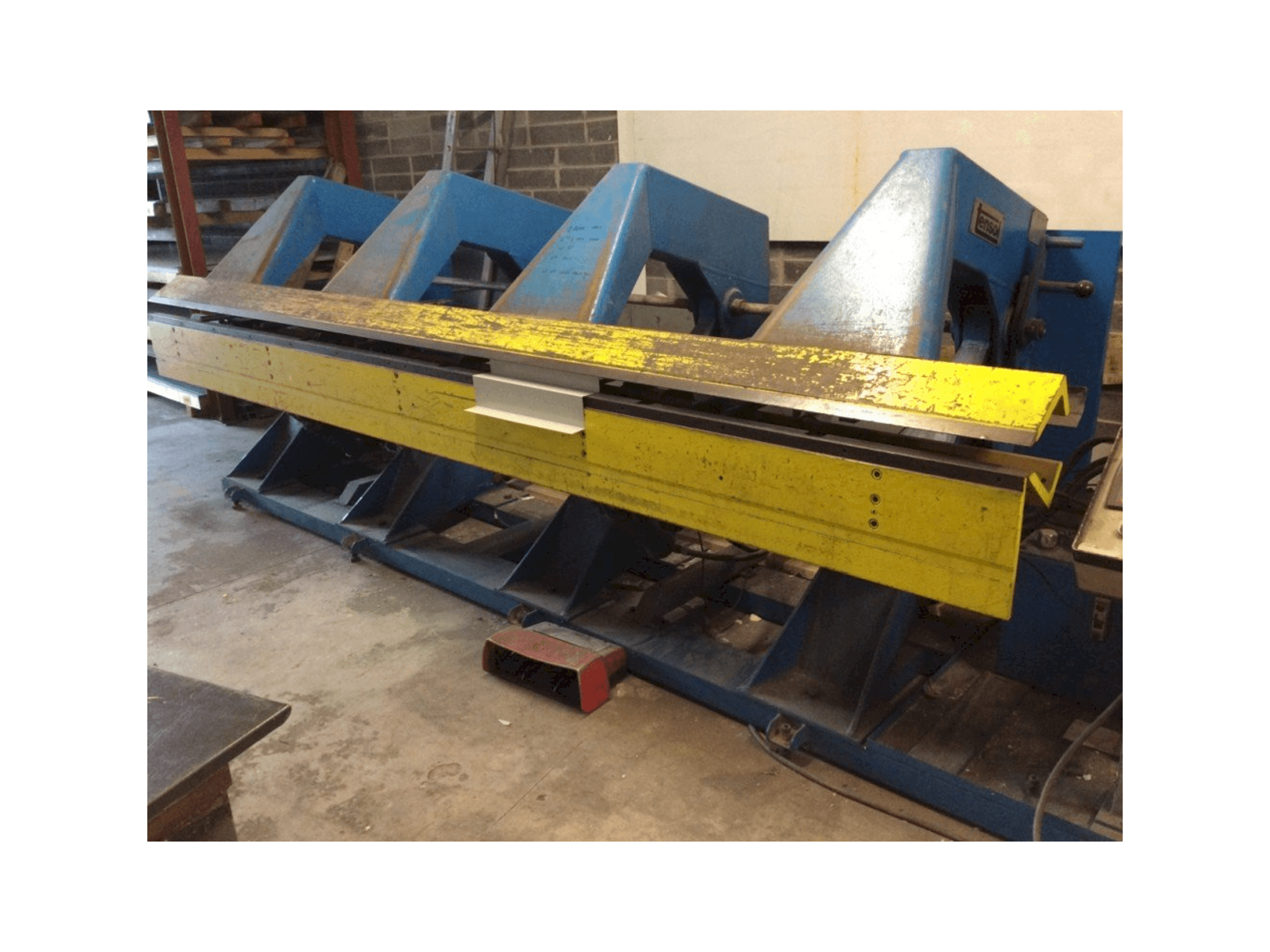 Frontansicht der Tensol P200-4 Maschine