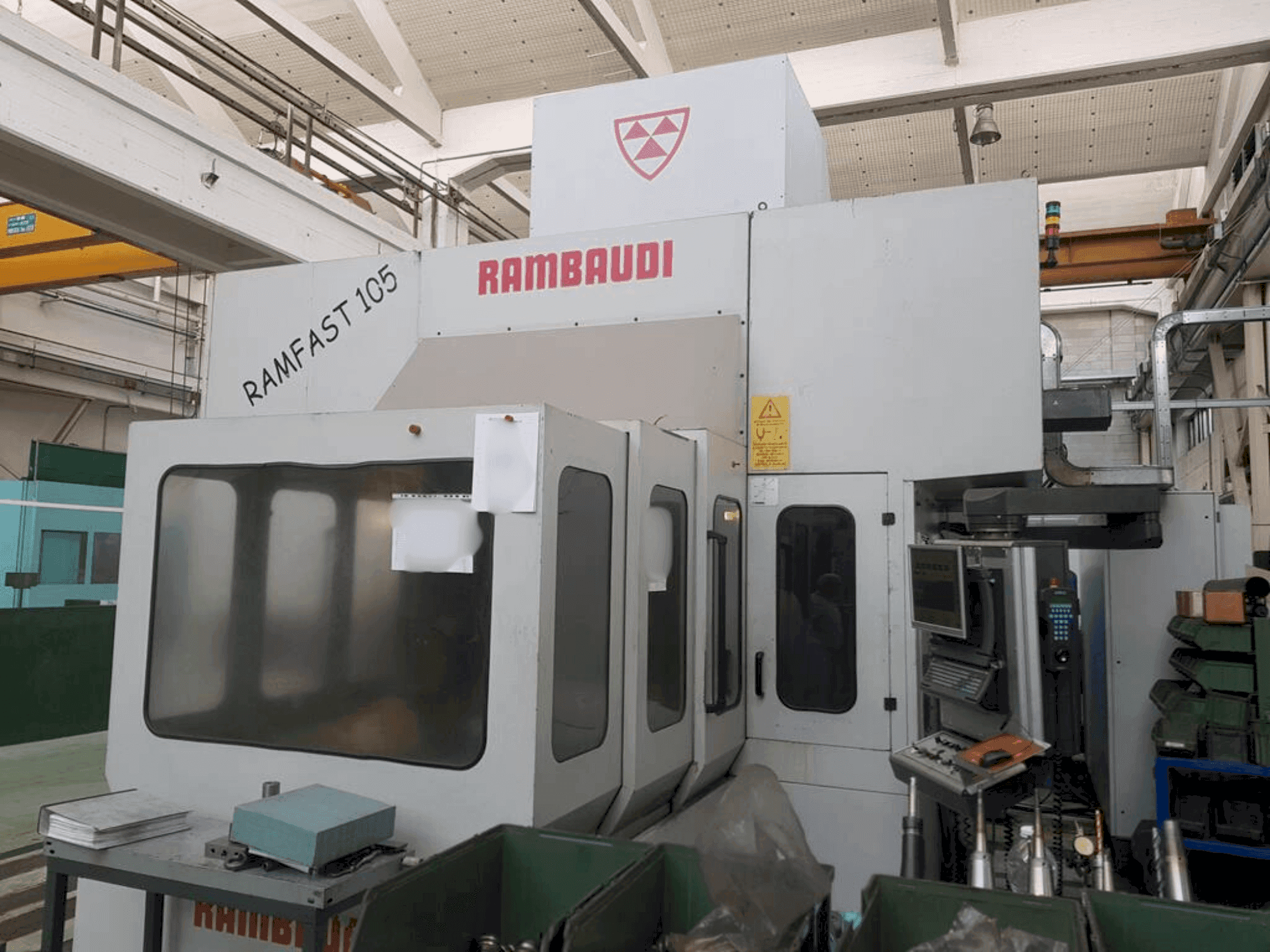 Frontansicht der Rambaudi RAMFAST RF105 Maschine