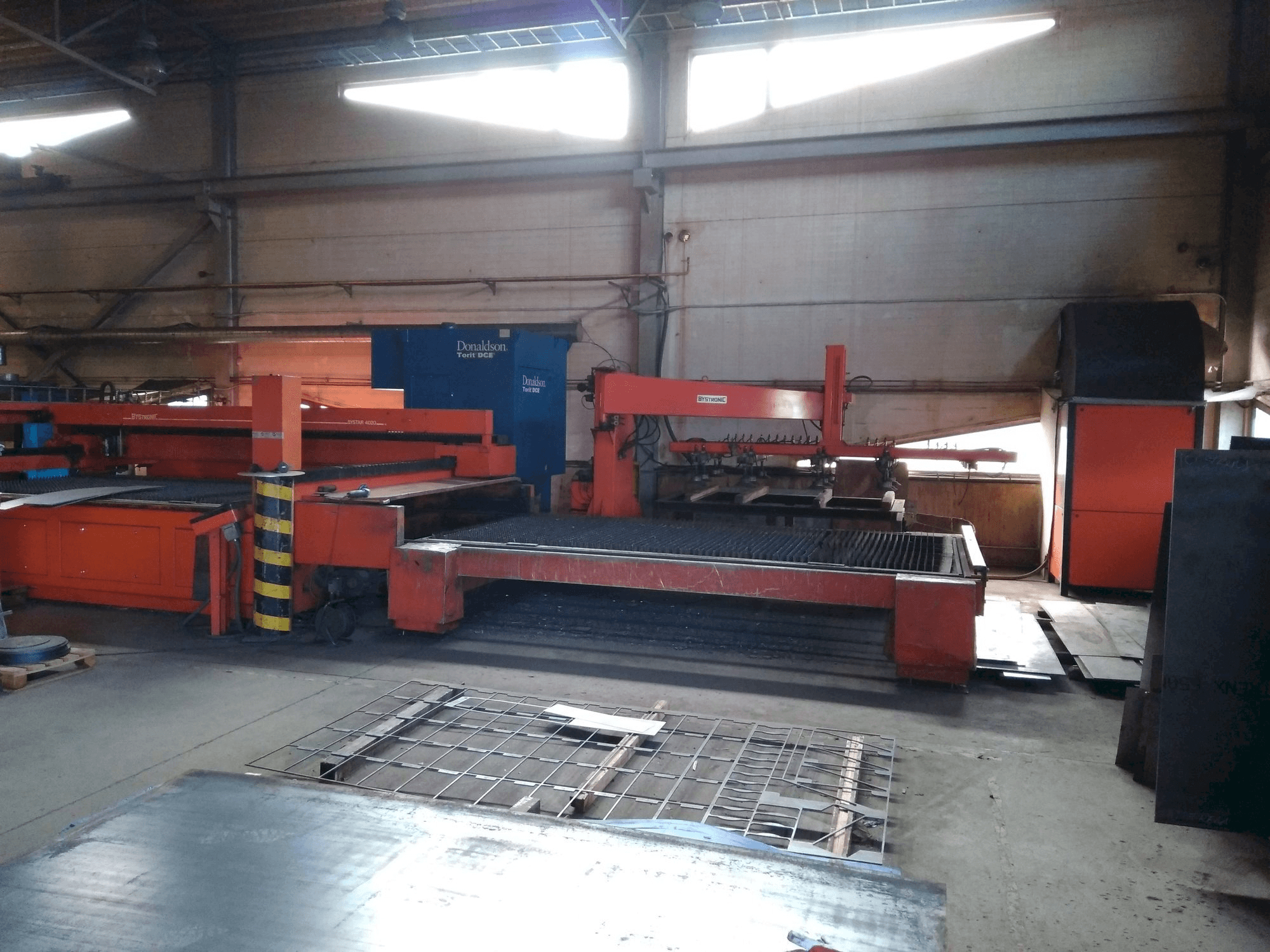 Frontansicht der Bystronic BTL 2800 Maschine