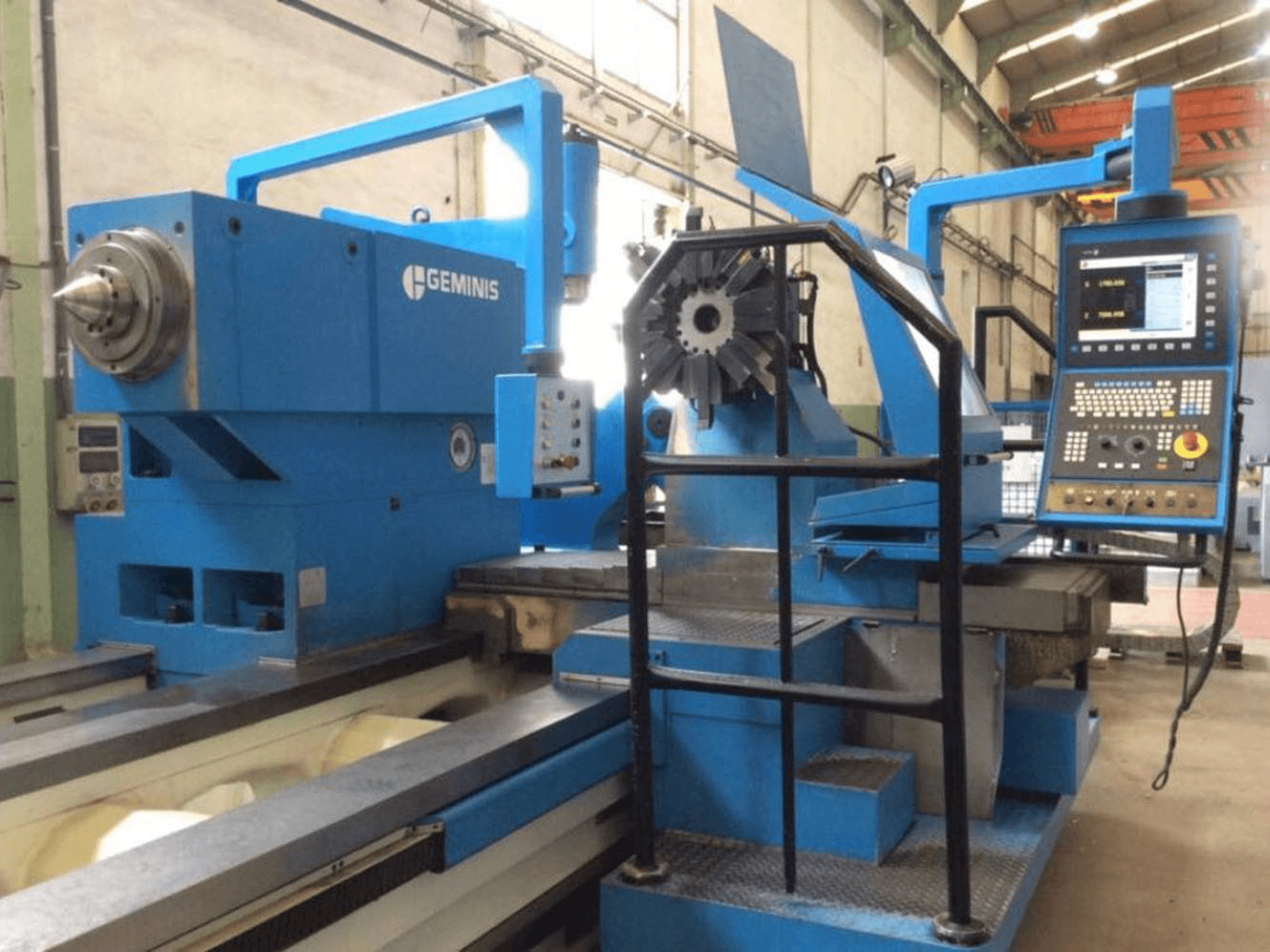 Frontansicht der Geminis GHT 11 G4 2200x8000 Maschine