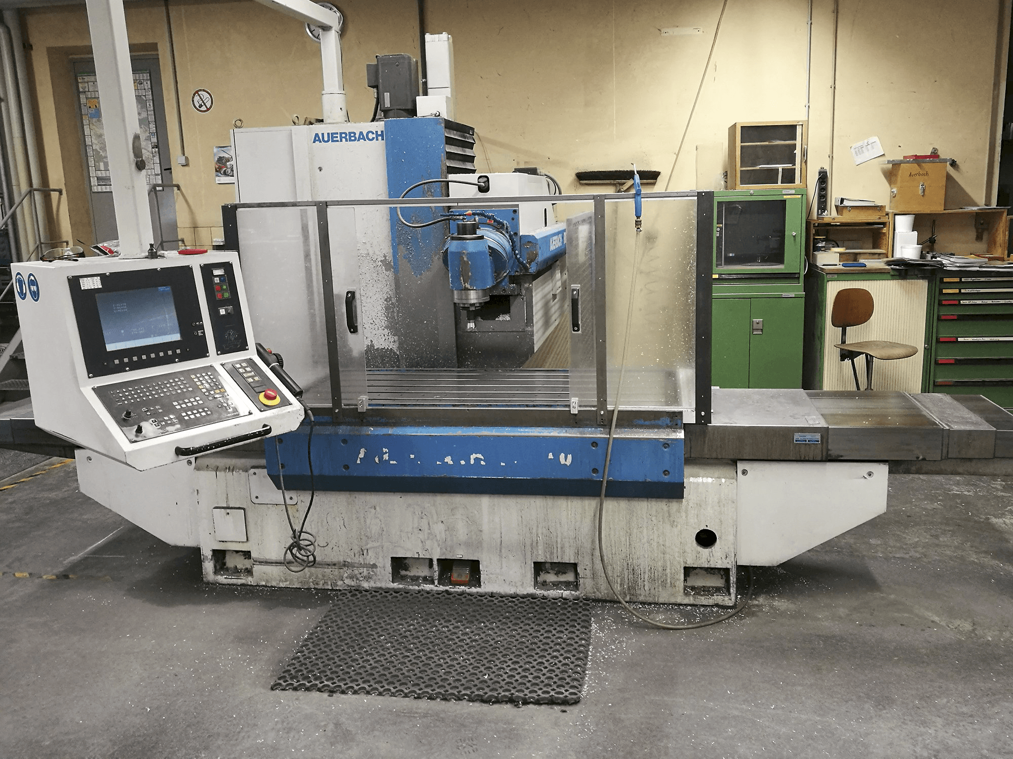 Frontansicht der Auerbach FBE 1500 Maschine
