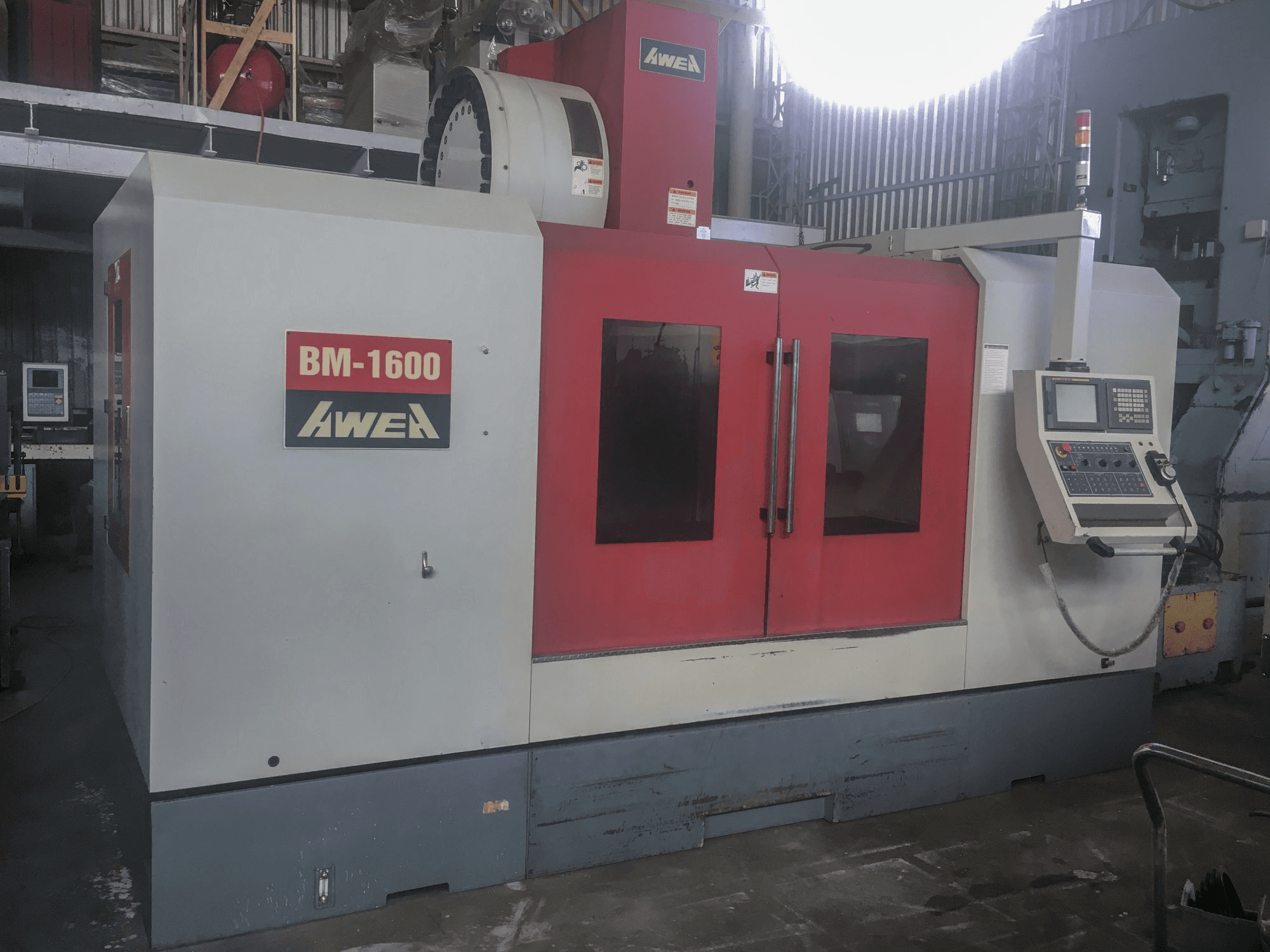 Linke Ansicht der AWEA BM-1600 Maschine