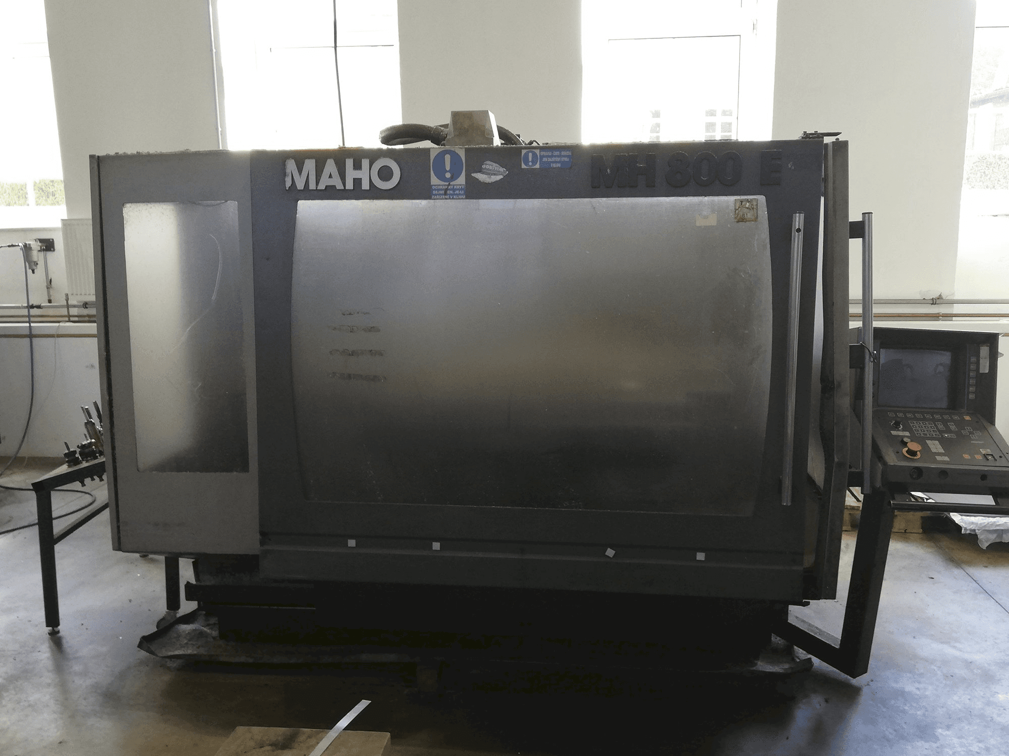 Frontansicht der DECKEL MAHO MH 800 E Maschine
