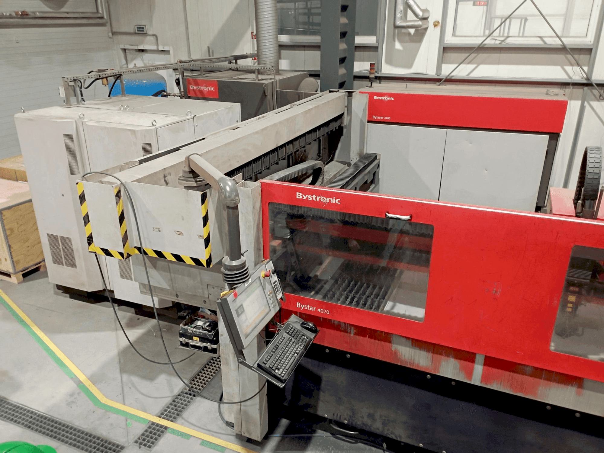 Frontansicht der Bystronic ByStar 4020 with ByLaser 4400 Maschine