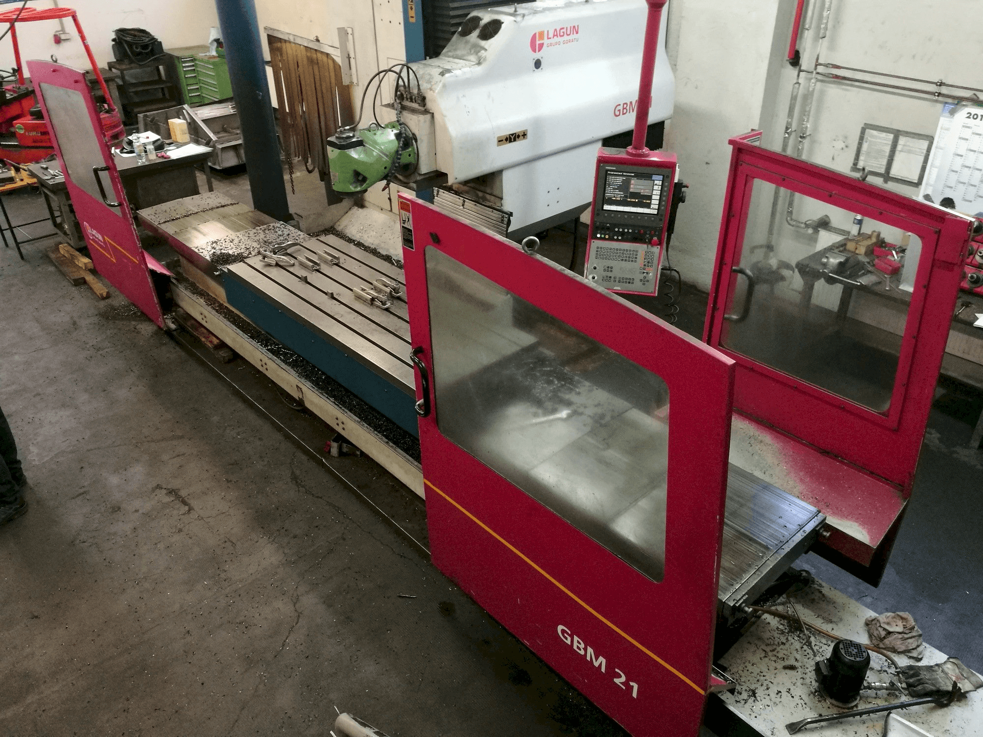 Frontansicht der LAGUN GBM 21 Maschine