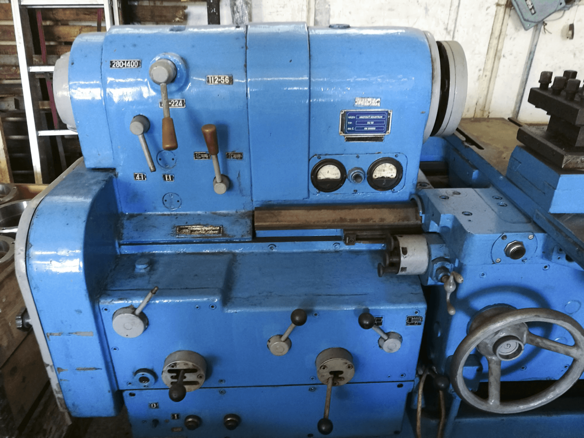 Frontansicht der TOS SU 50/1500 Maschine