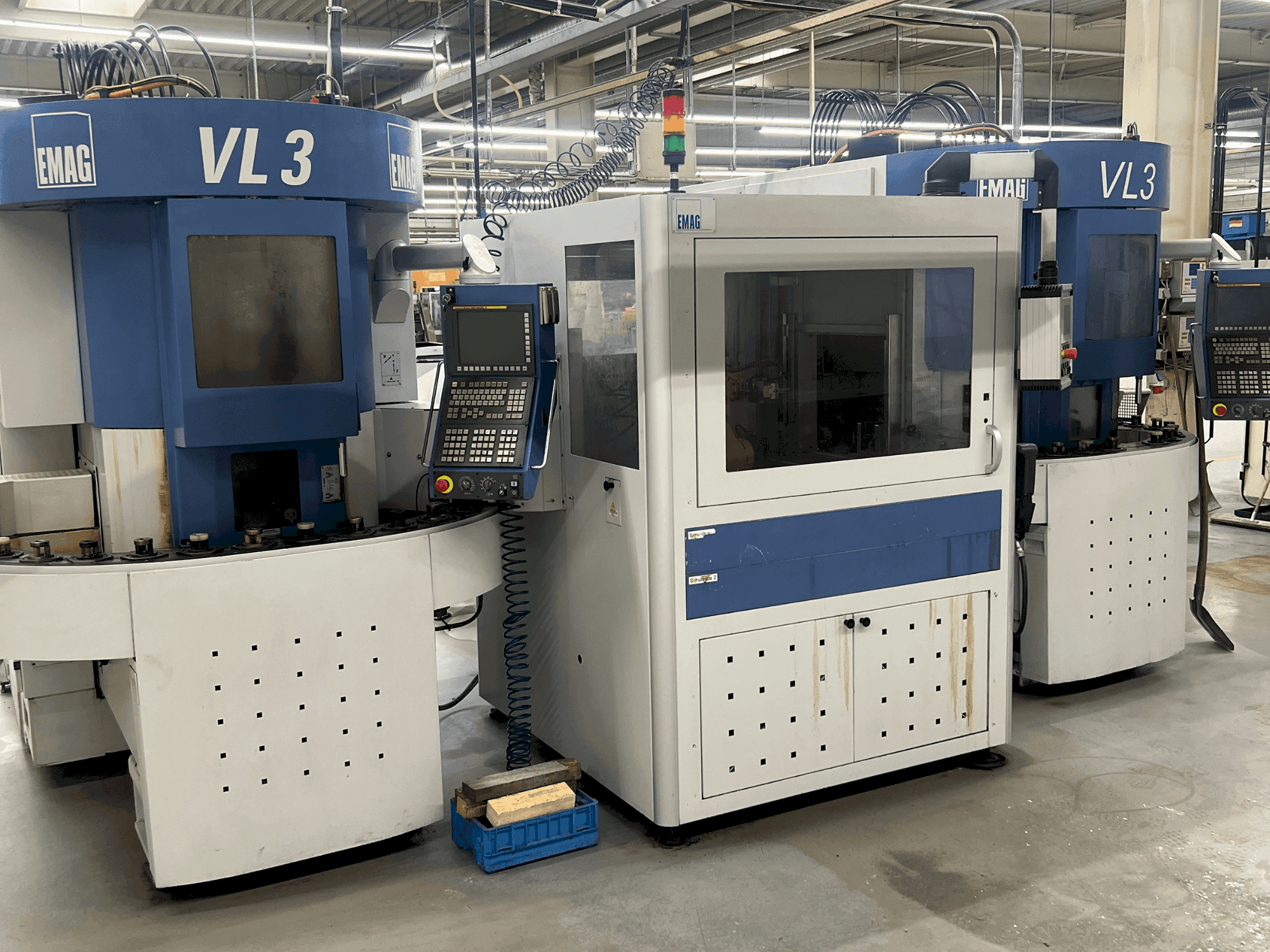 Frontansicht der EMAG VL03 Maschine