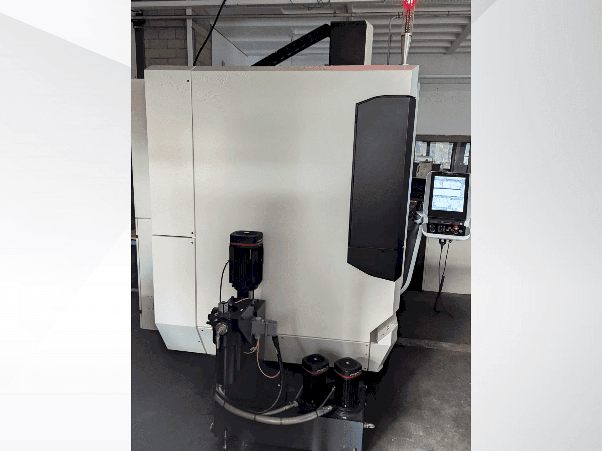 Frontansicht der DMG MORI CMX 50U Maschine
