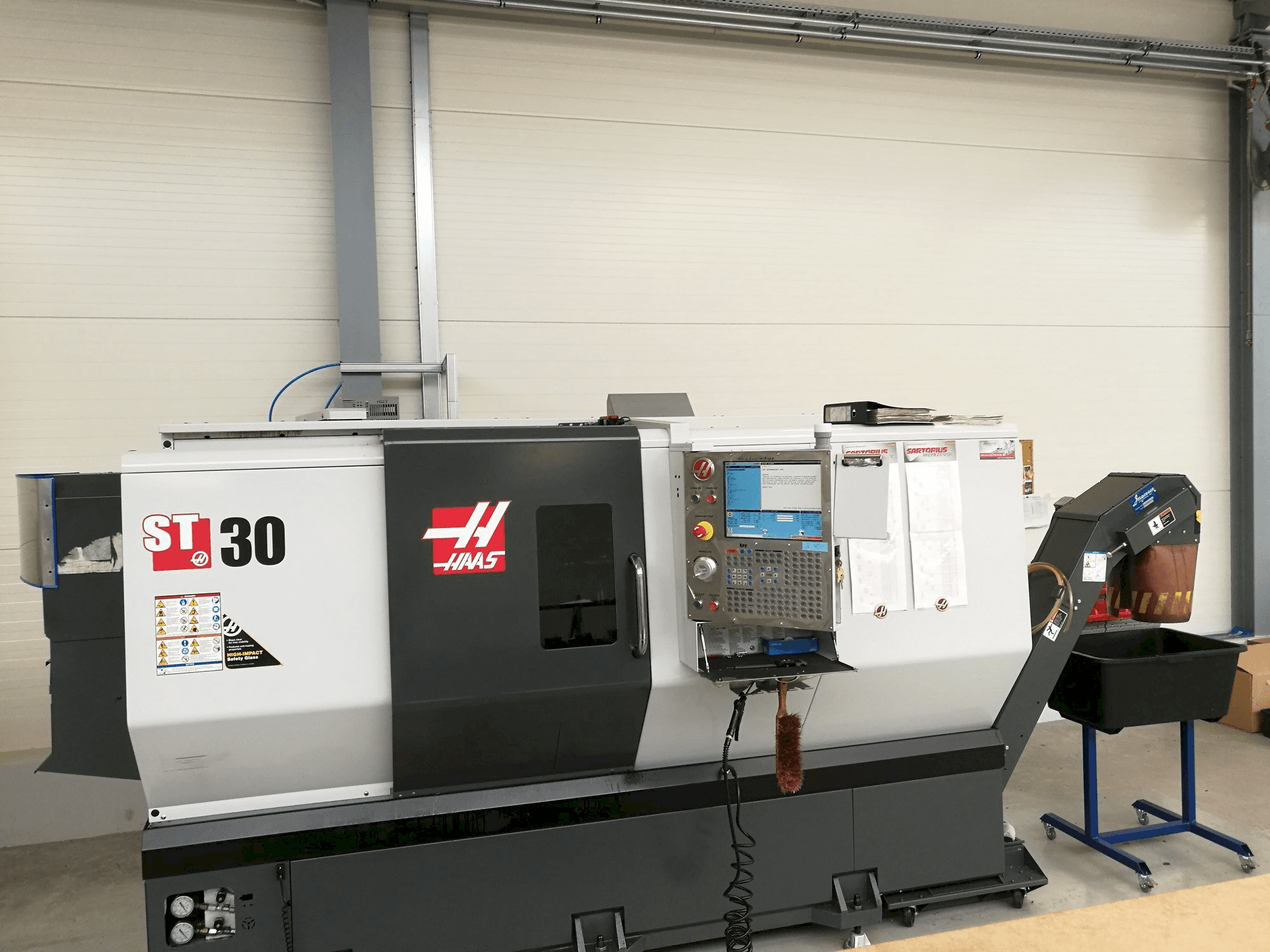 Frontansicht der HAAS ST-30 Maschine