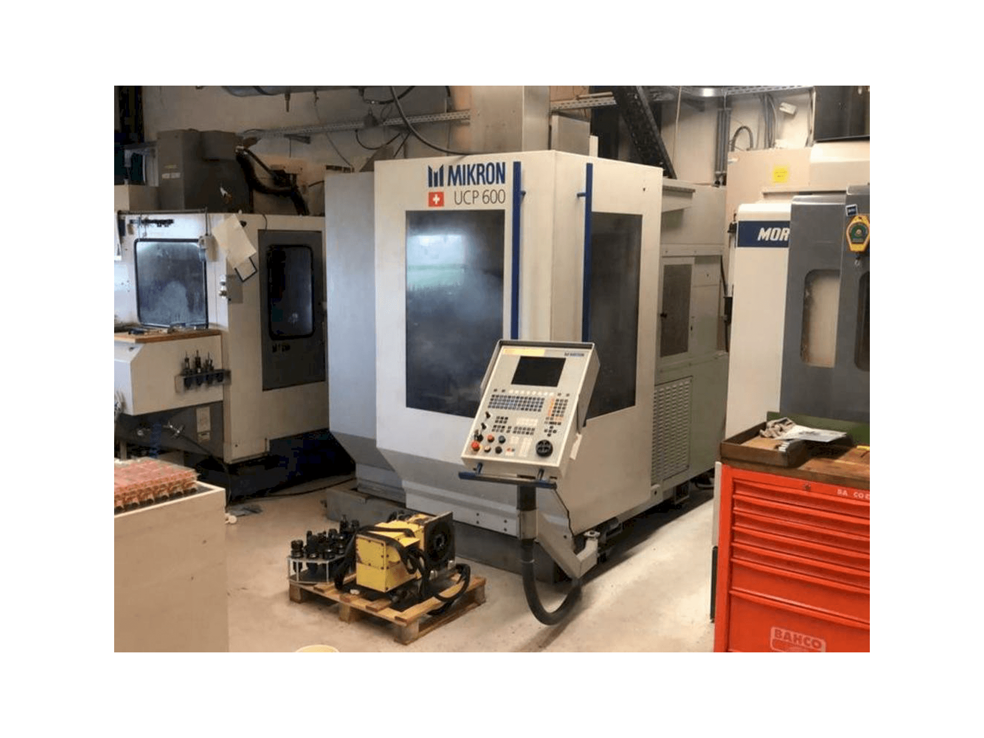 Frontansicht der MIKRON UCP600 Maschine