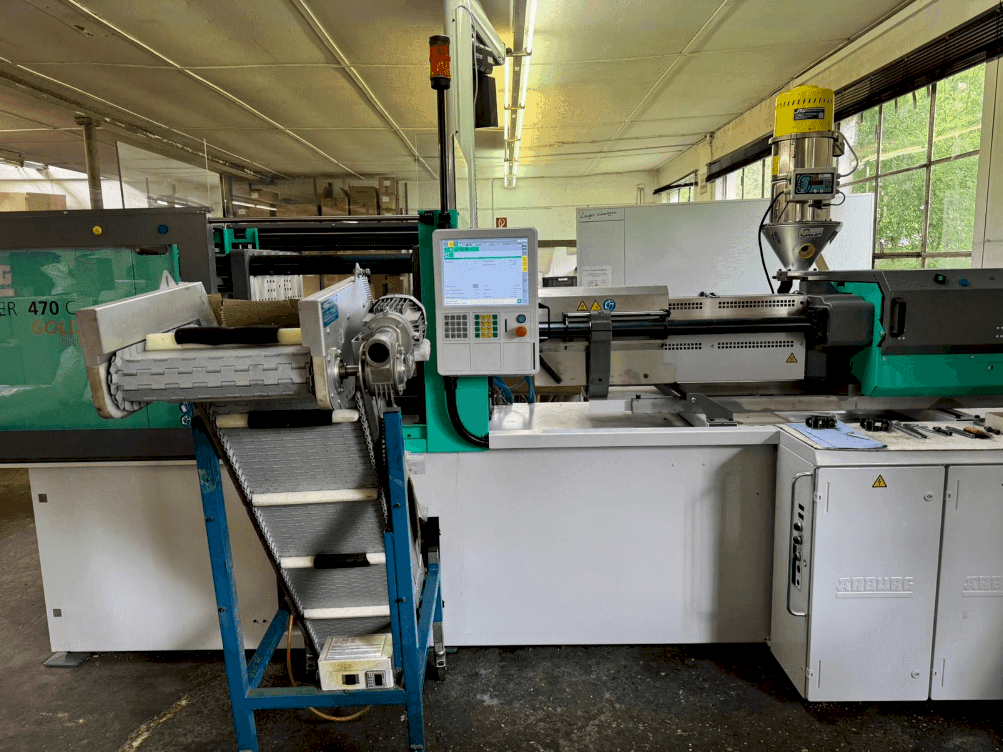 Frontansicht der Arburg 470 C 1500-800 Maschine