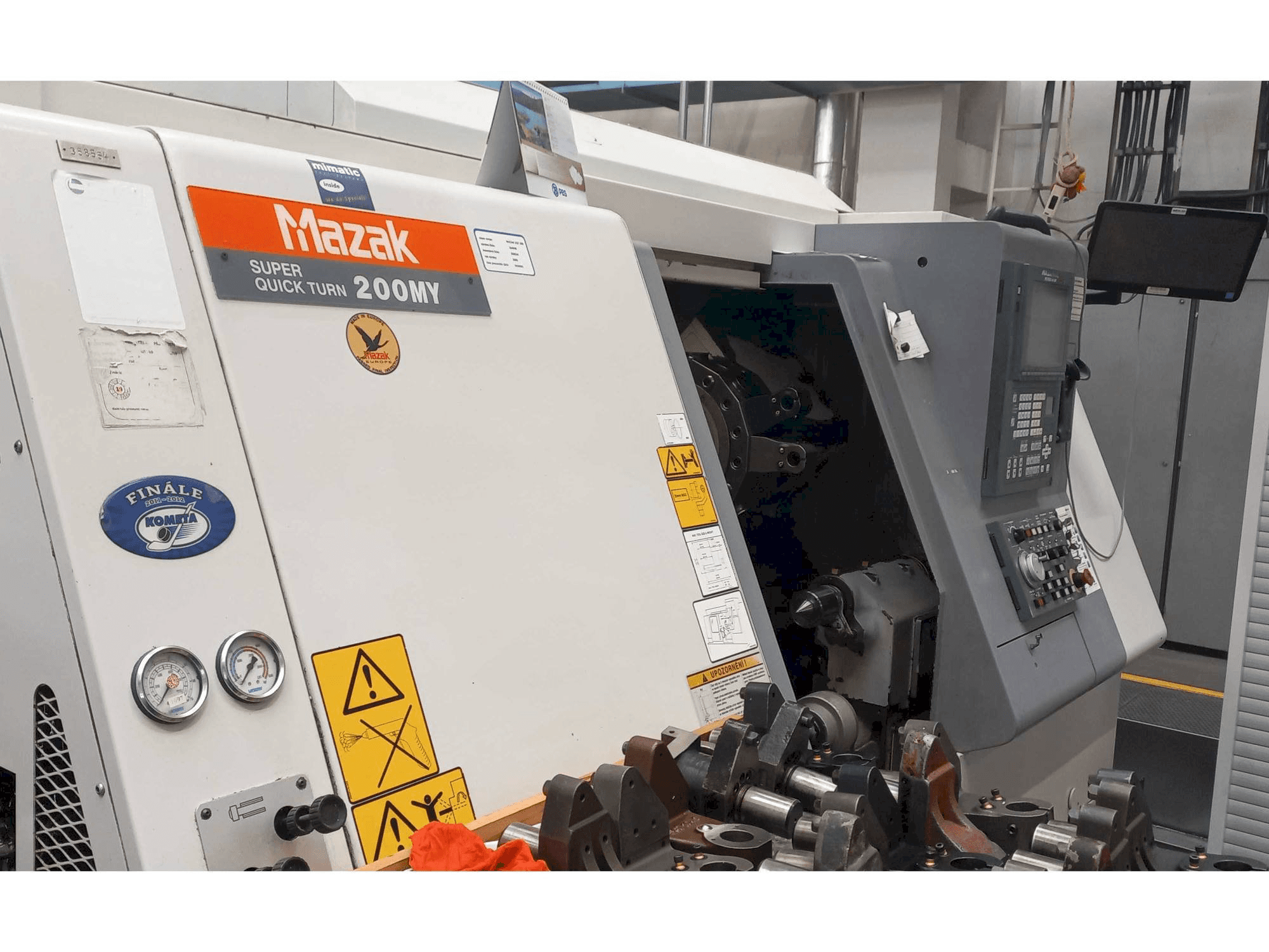 Frontansicht der Mazak SQT 200MY Maschine