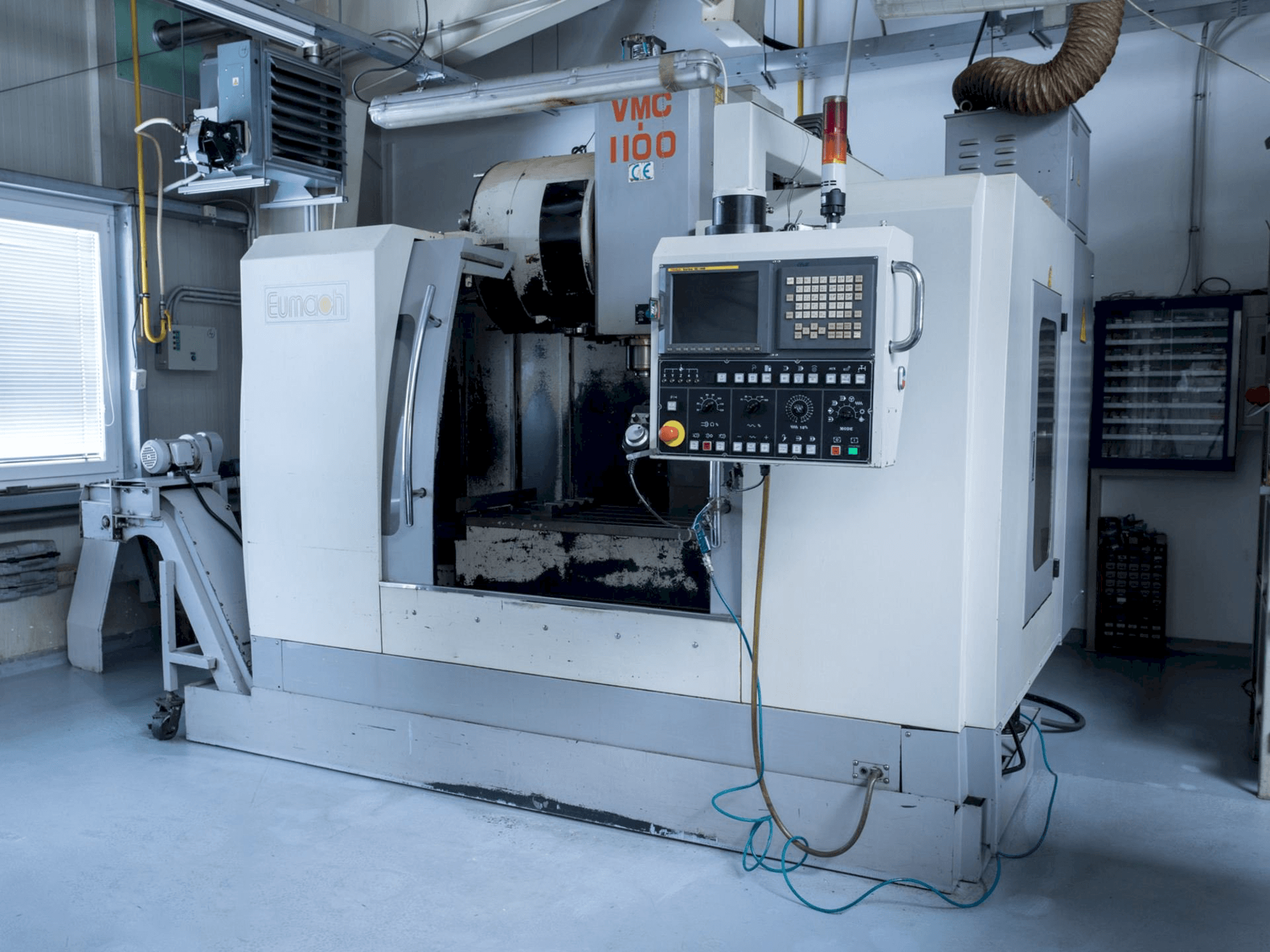 Frontansicht der Eumach VMC 1100 Maschine