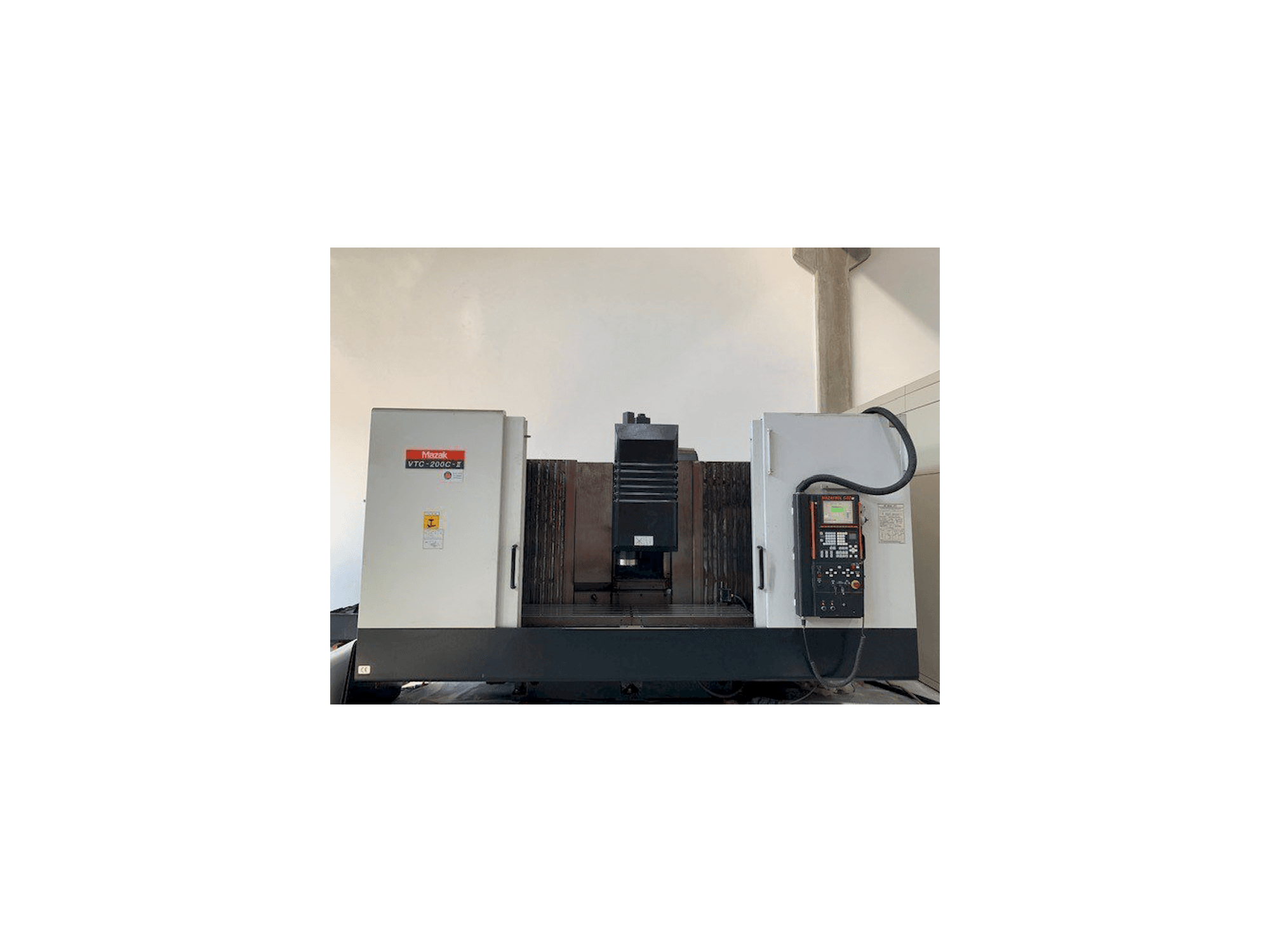 Frontansicht der Mazak VT 200C II Maschine