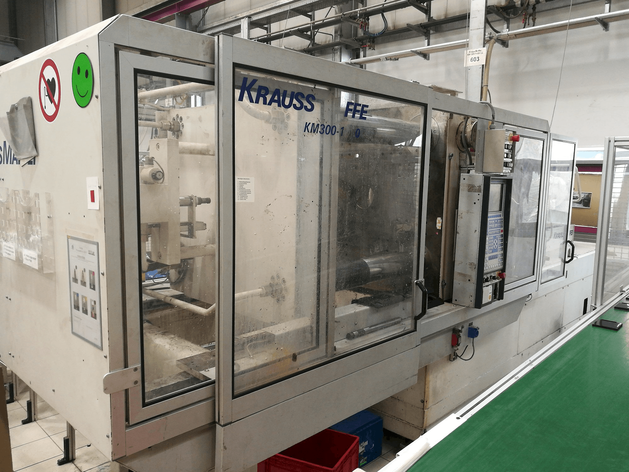 Linke Ansicht der Krauss Maffei KM 300-1400 C2 Maschine