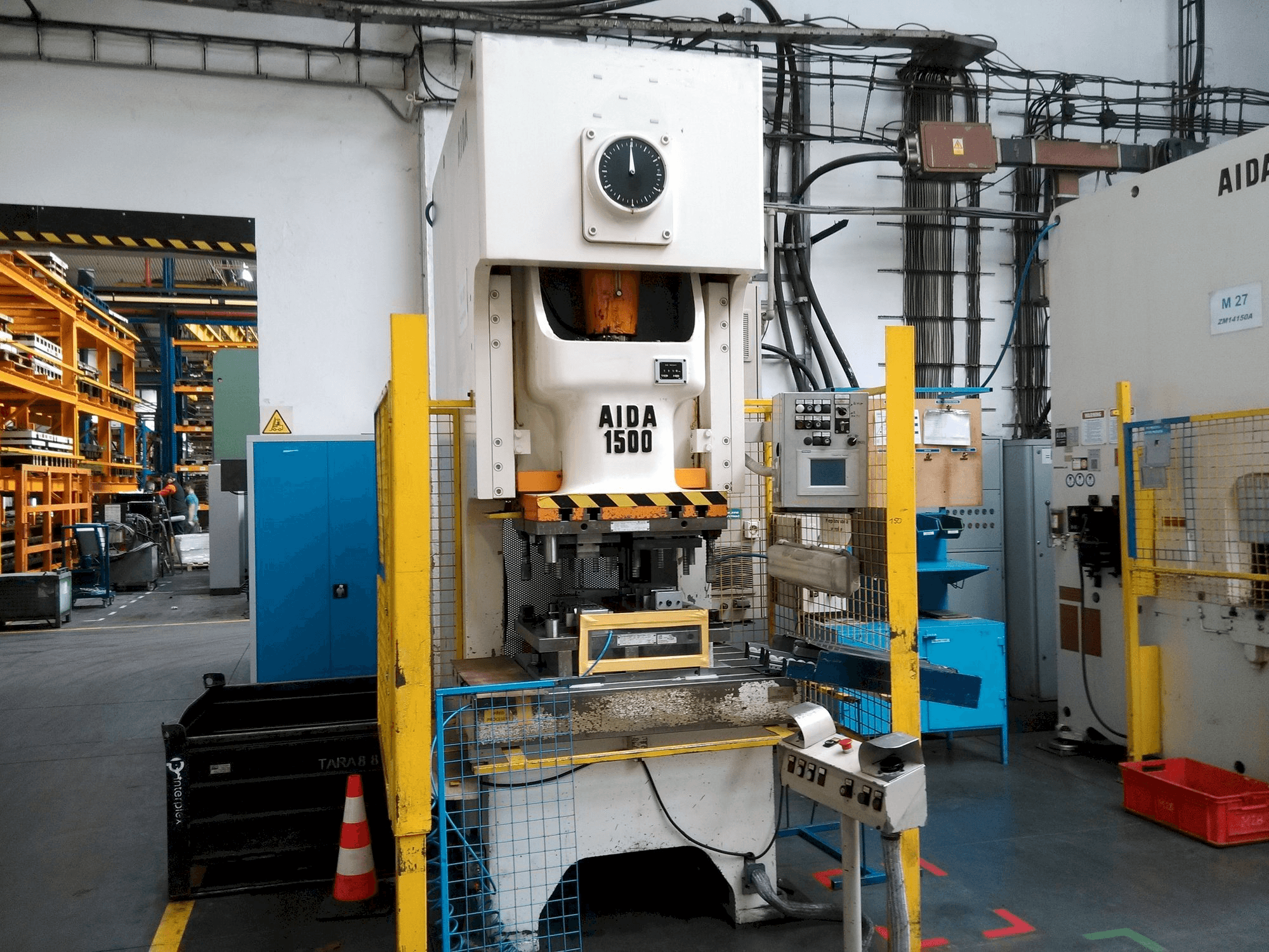 Frontansicht der AIDA NC 1-1500 Maschine