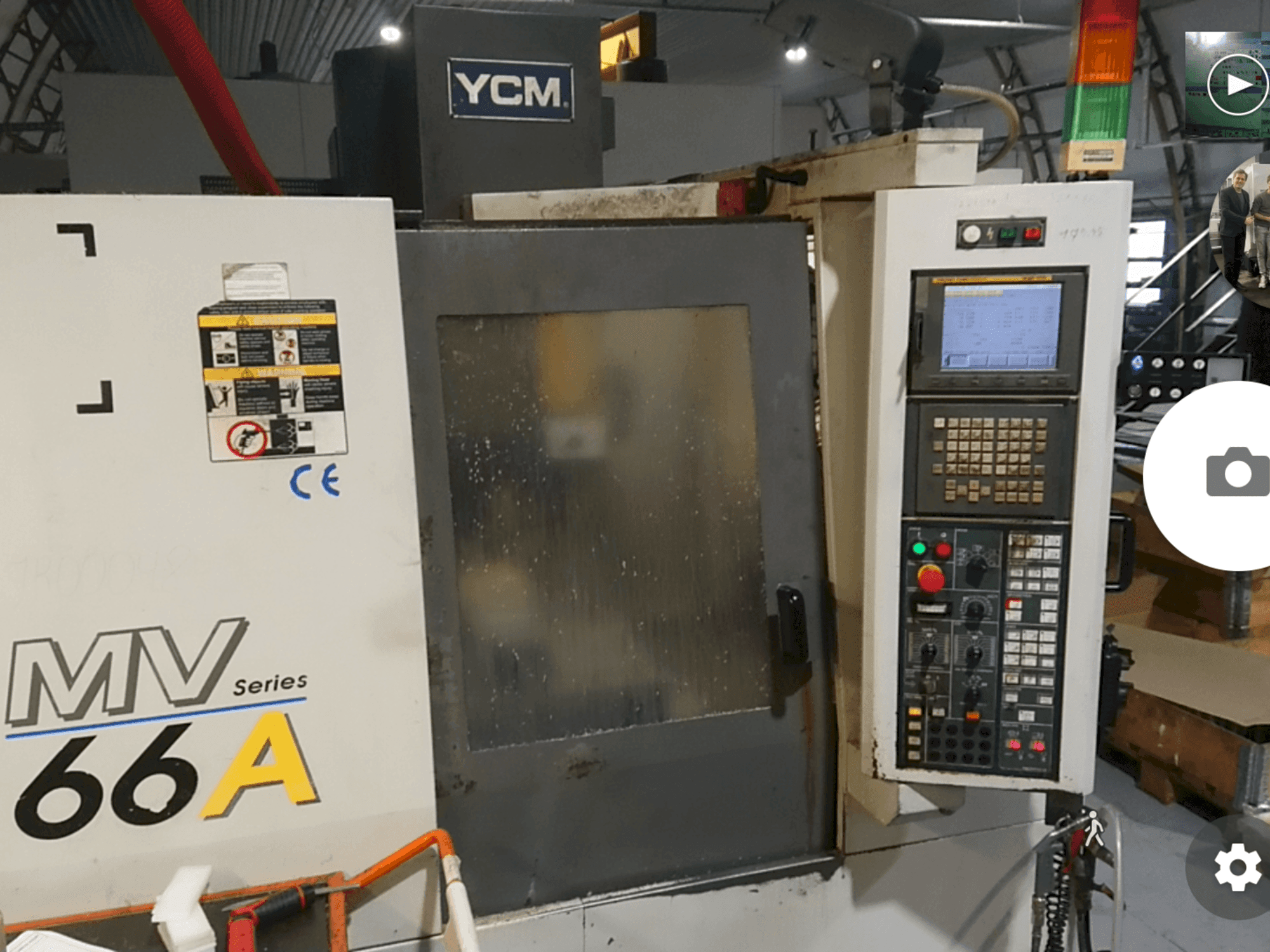 Frontansicht der YCM MV66A Maschine